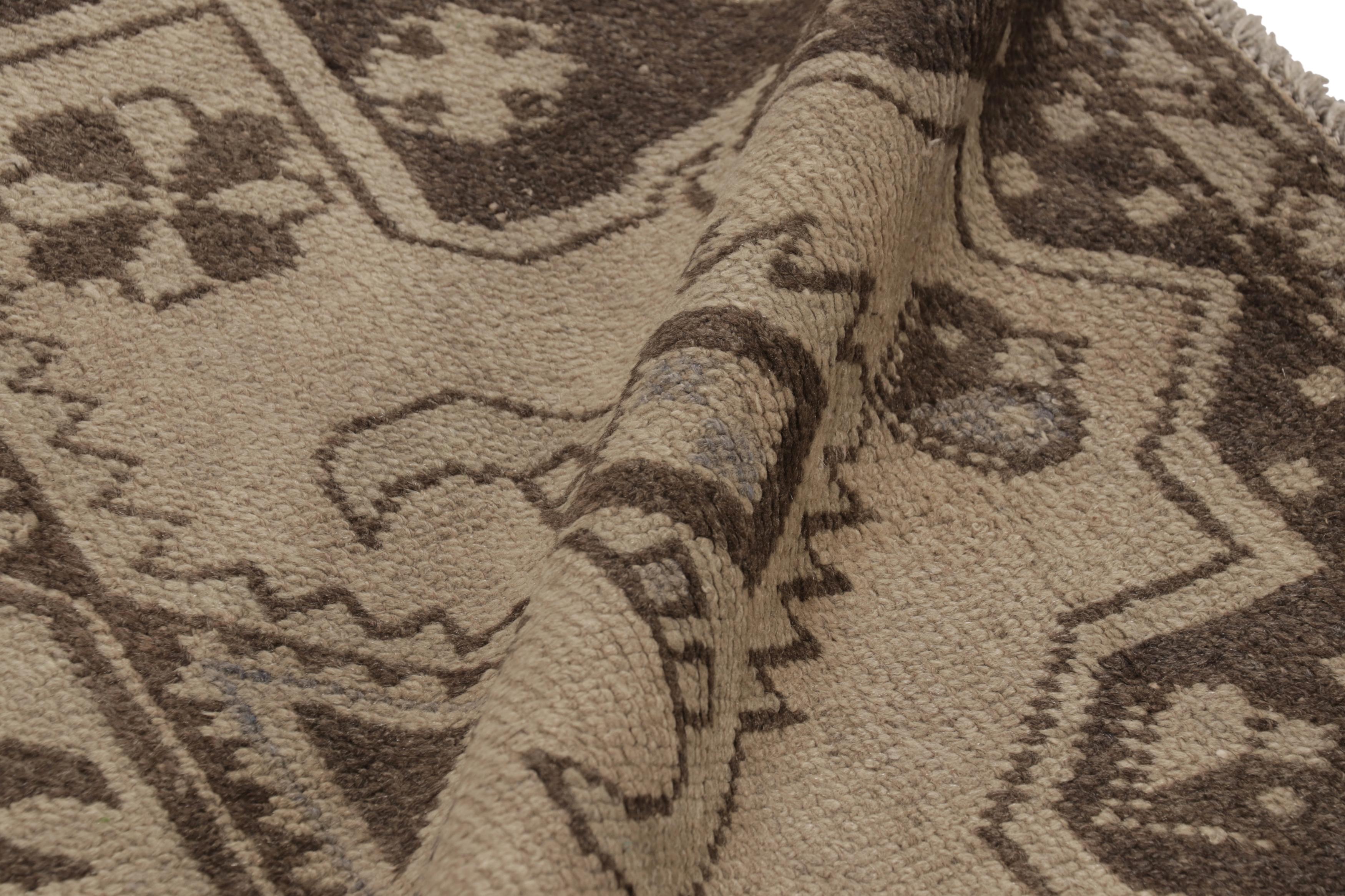 Türkischer Teppich im Vintage-Stil in Beige-Braun mit Medaillon - Rug & Kilim (Wolle) im Angebot