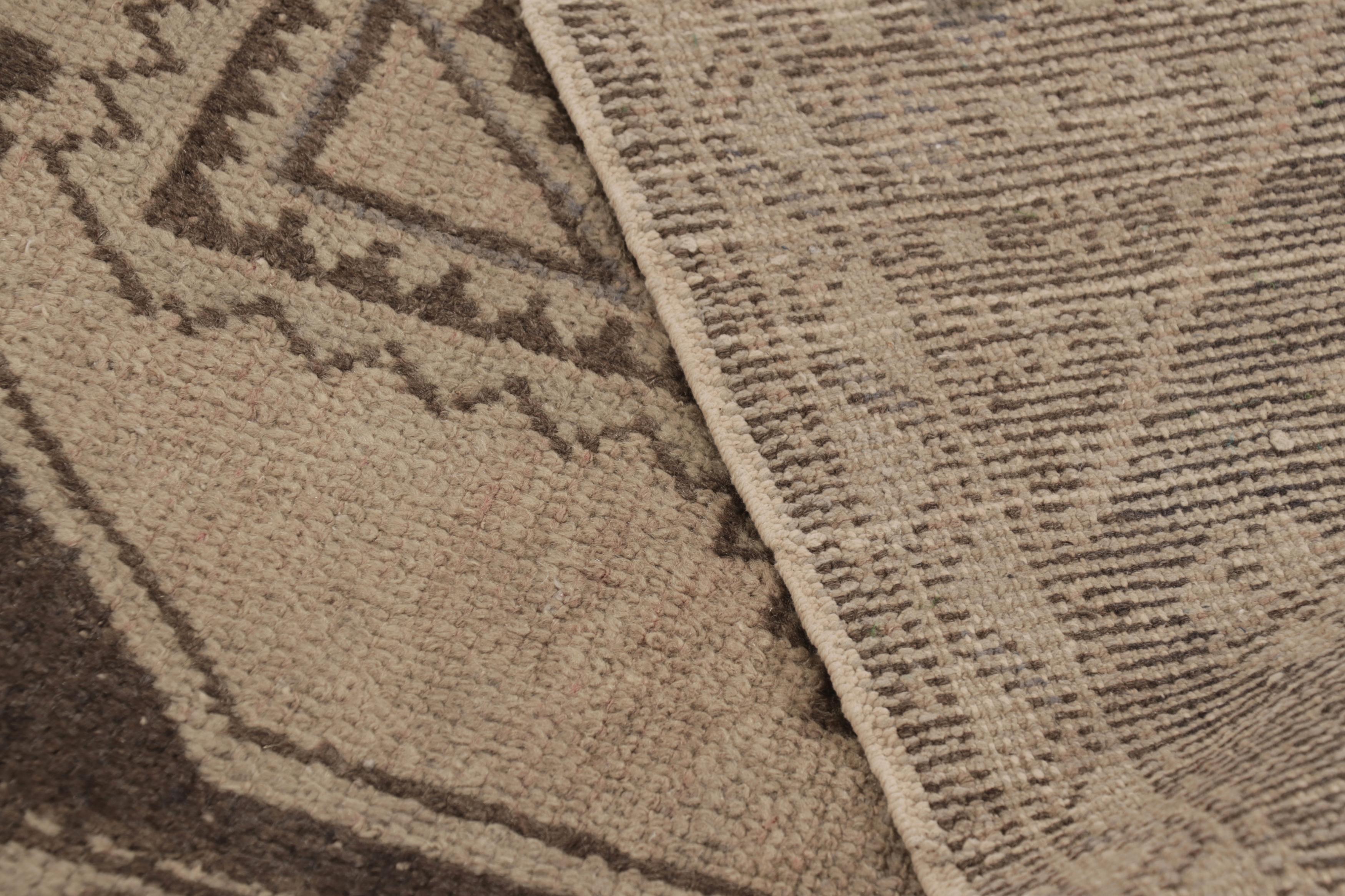 Türkischer Teppich im Vintage-Stil in Beige-Braun mit Medaillon - Rug & Kilim im Angebot 1