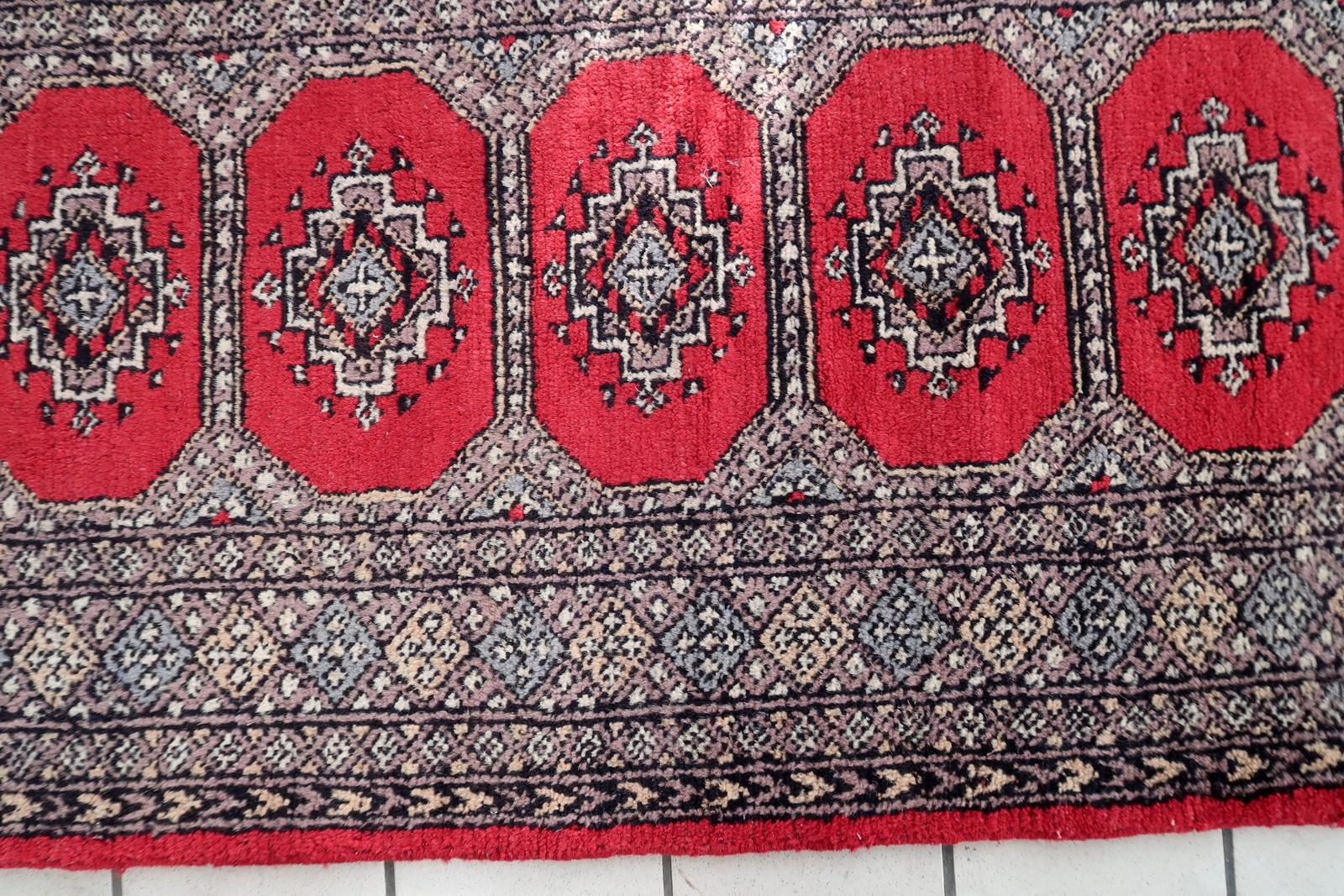 Milieu du XXe siècle Tapis de course en laine Vintage Uzbek Bukhara, 2.8' x 7.9' - 1C1198 en vente