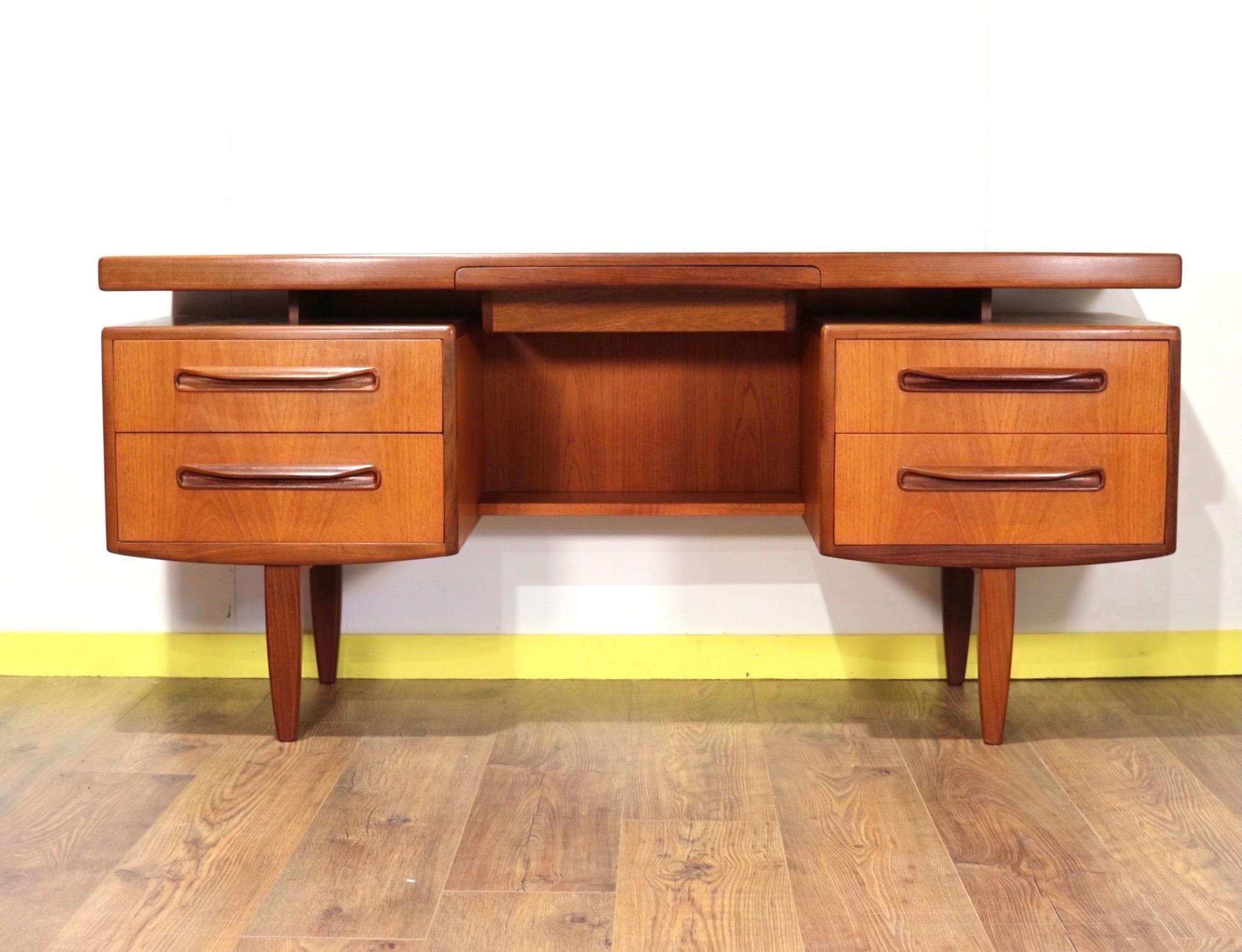 This classic Fresco desk designed by VB Wilkins for G Plan is a classic vintage style. It has a slim and organic shape and offers the possibility of storage with two double sets of drawers and a central hidden felt lined drawer for jewelry. The