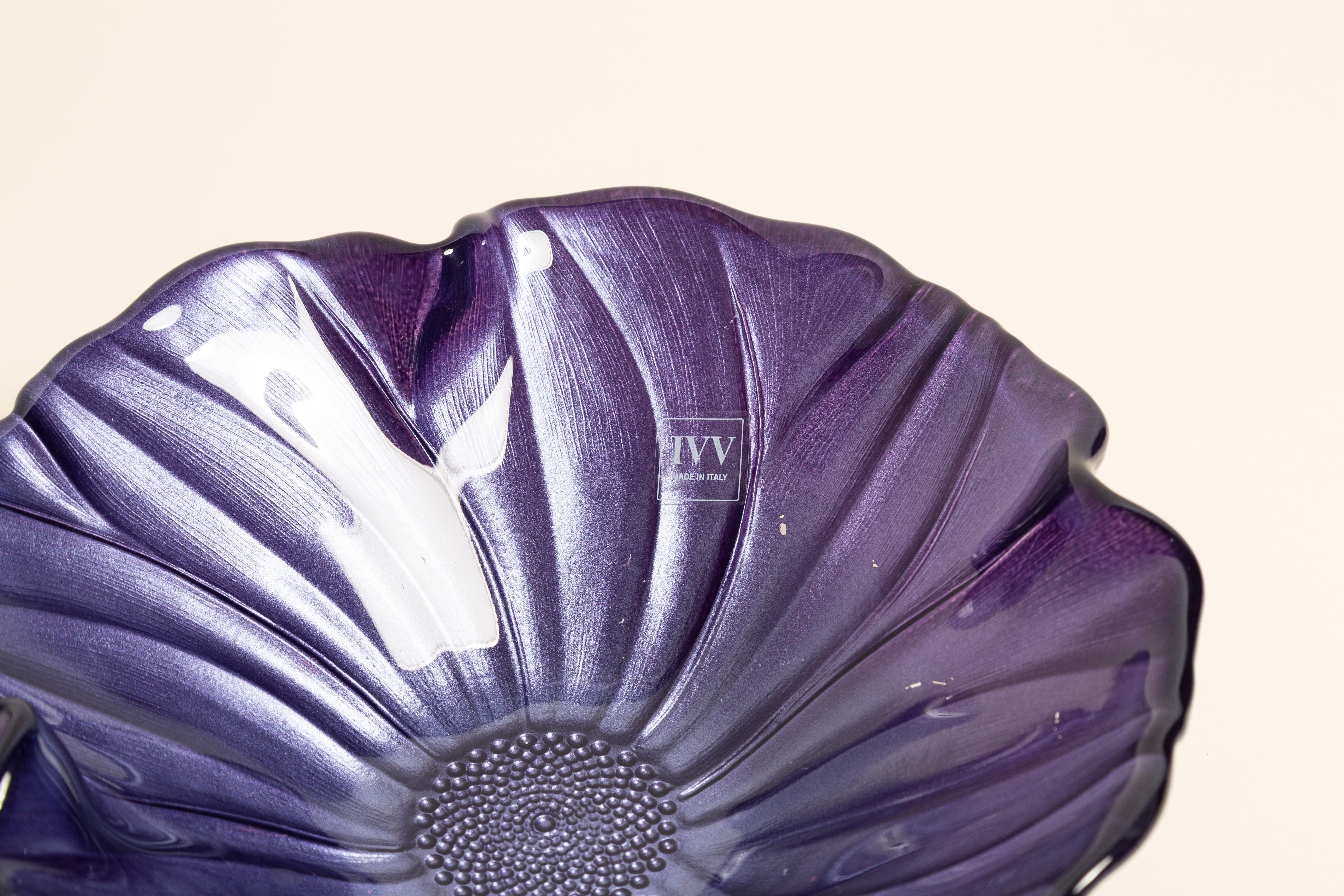 Midcentury Vintage Violet Purple Flower Decorative Glass Plate, Italy, 1960s For Sale 1