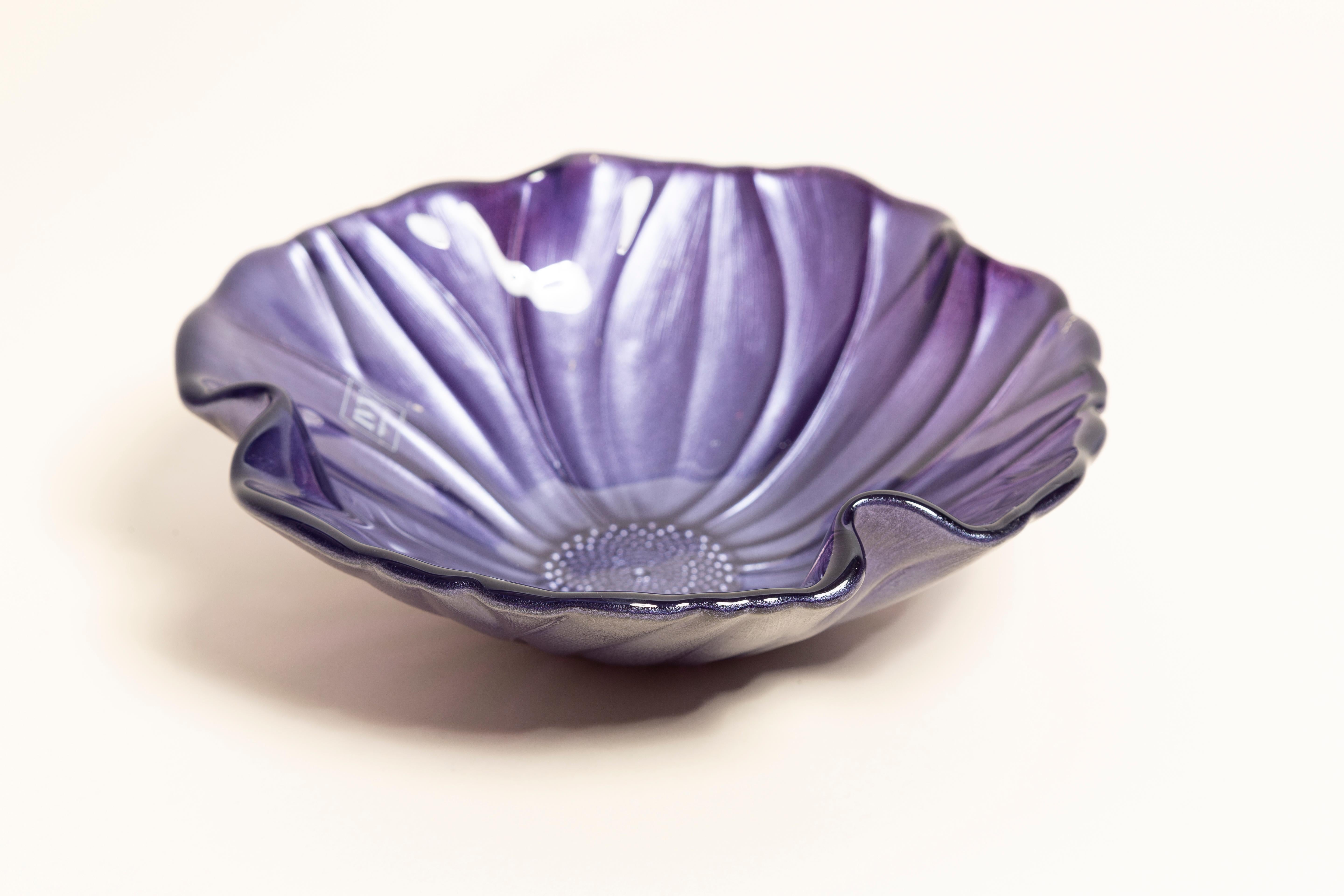 20th Century Midcentury Vintage Violet Purple Flower Decorative Glass Plate, Italy, 1960s For Sale