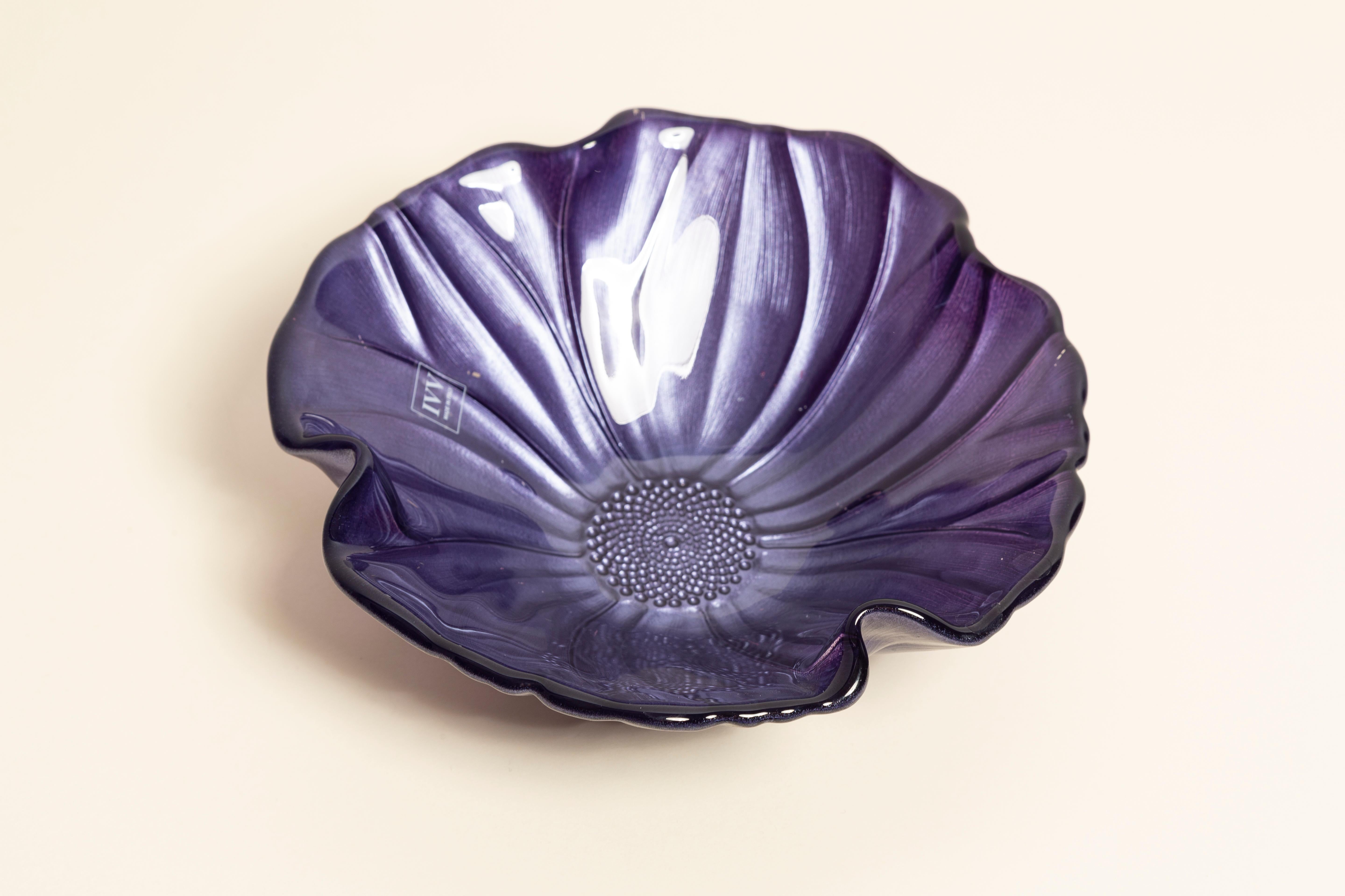 20th Century Midcentury Vintage Violet Purple Flower Decorative Glass Plate, Italy, 1960s For Sale