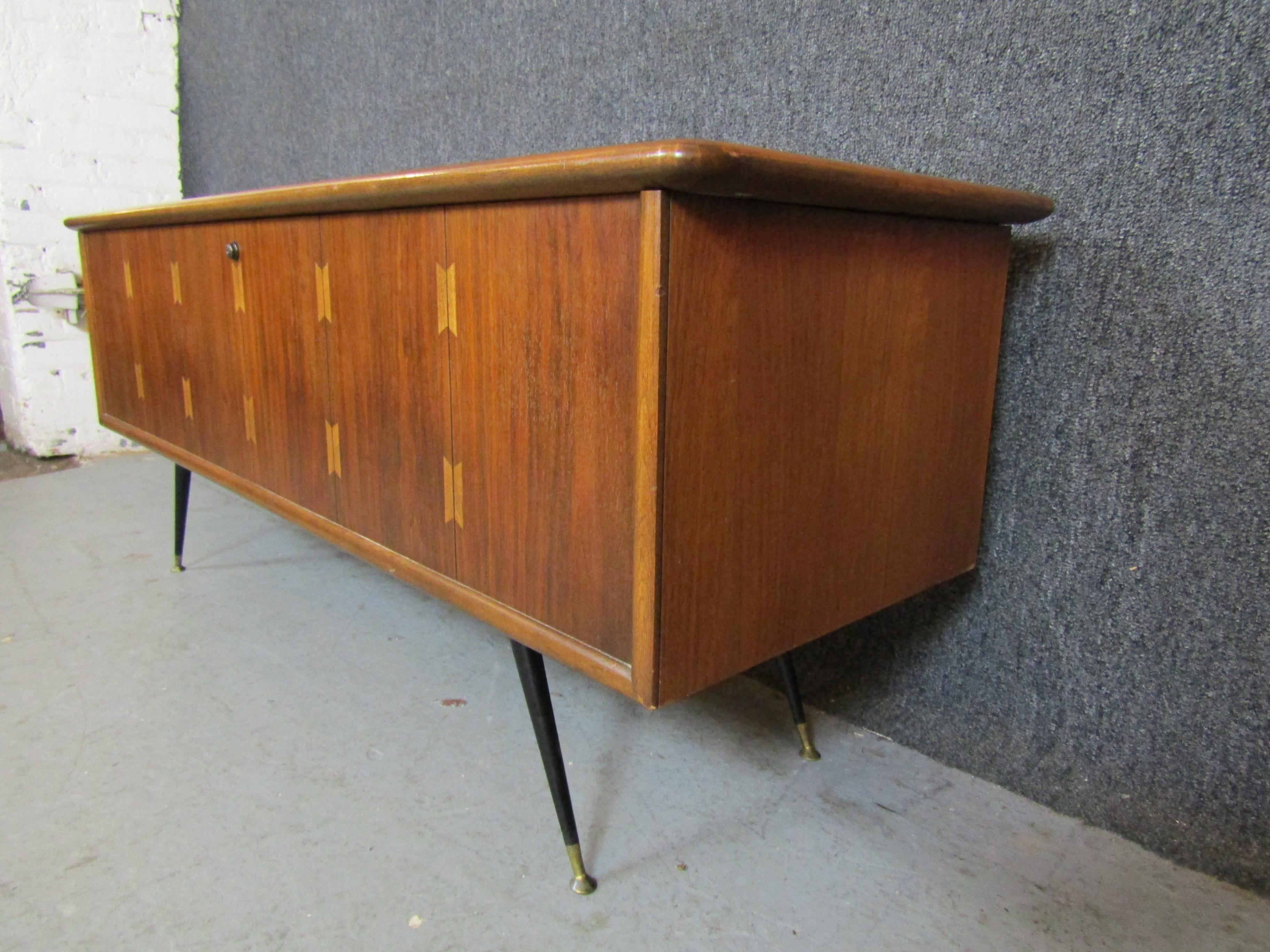 Bring home a piece synonymous with mid-century modern American design with Lane Furniture's iconic 