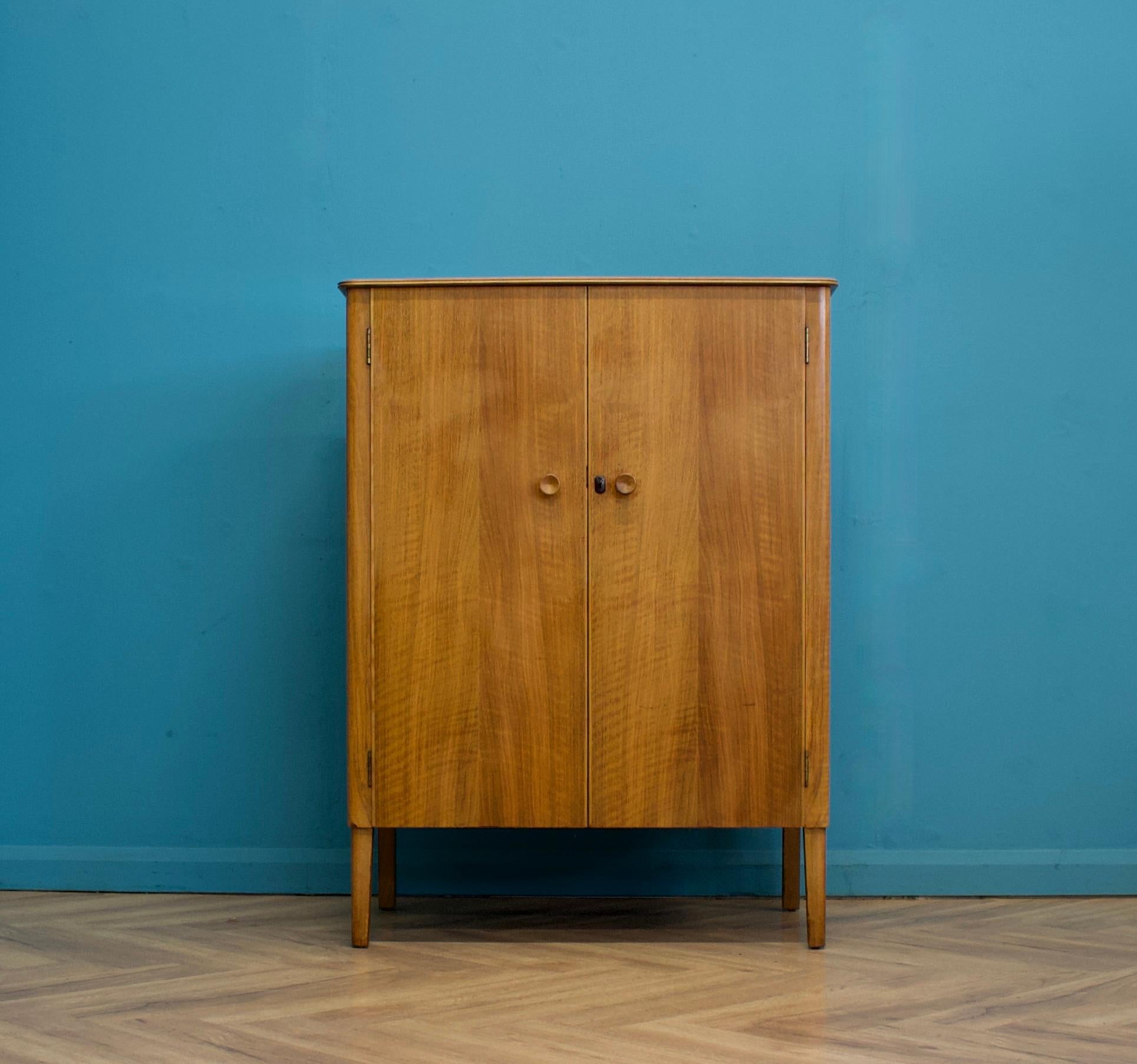 Mid Century Vintage Nussbaum Kompaktschrank von Gordon Russell, 1960er Jahre im Angebot 3