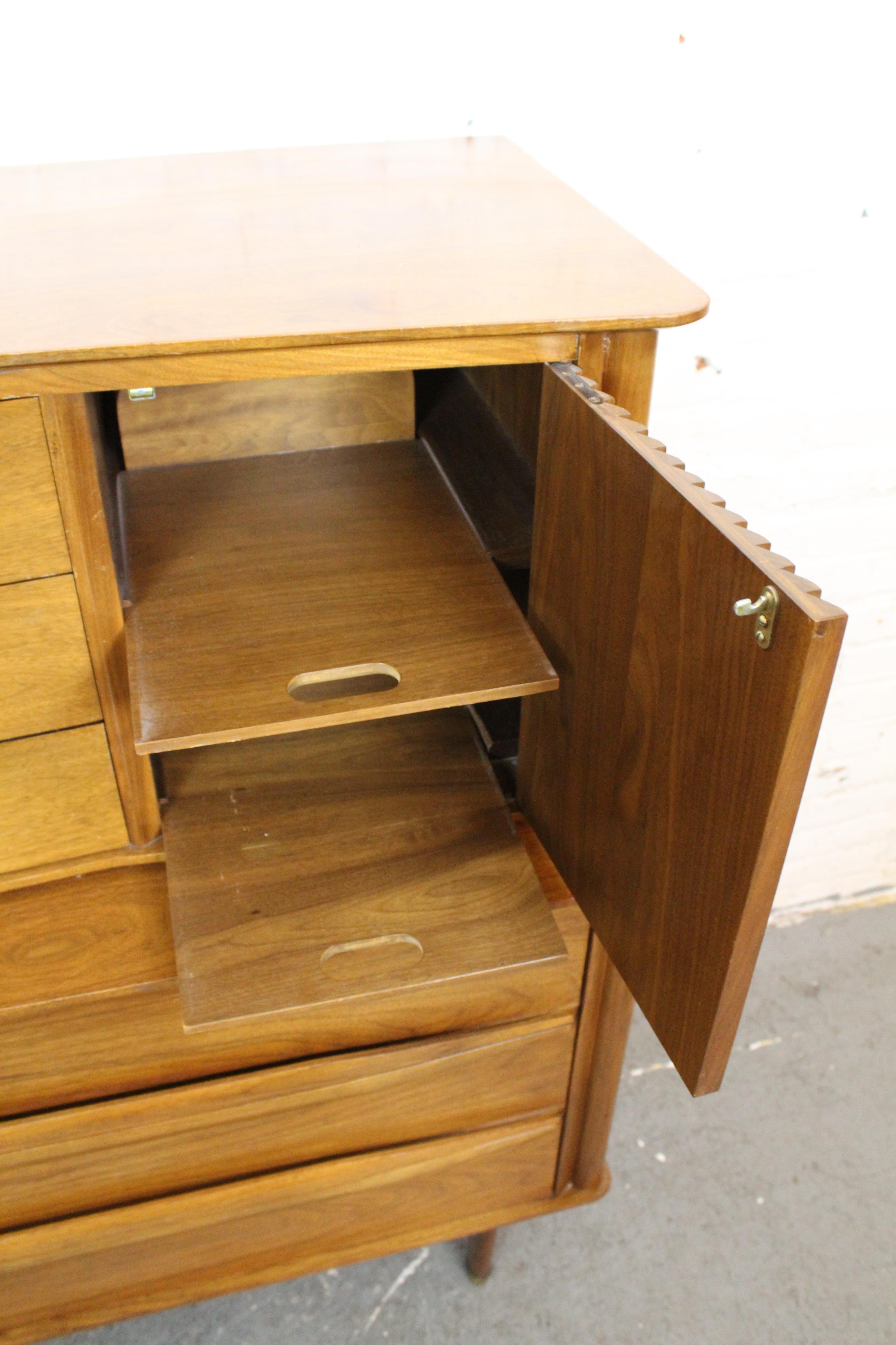 Mid-Century Vintage Walnut Gentleman's Chest by United Furniture For Sale 7