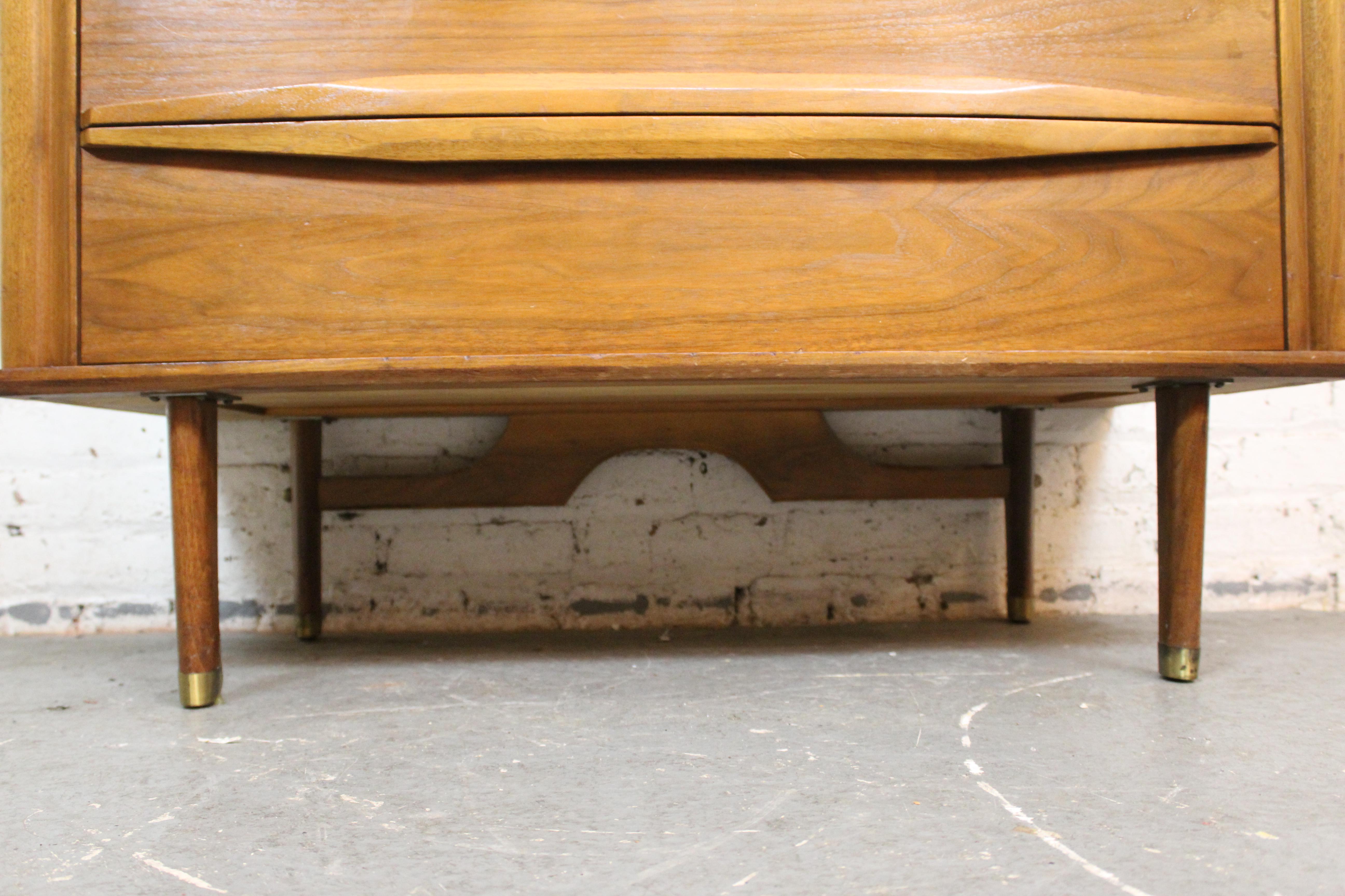 Mid-Century Vintage Walnut Gentleman's Chest by United Furniture For Sale 9