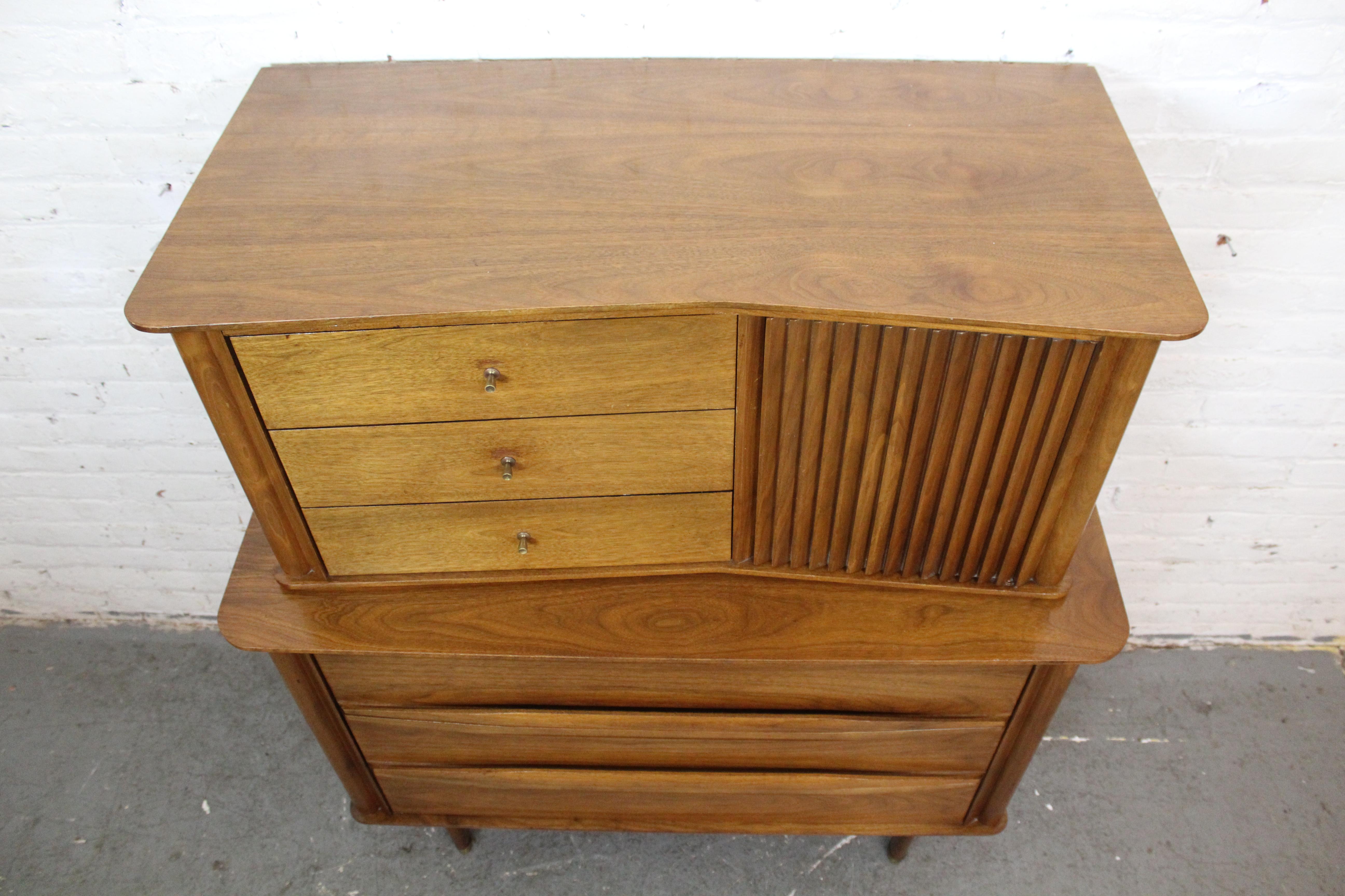 American Mid-Century Vintage Walnut Gentleman's Chest by United Furniture For Sale