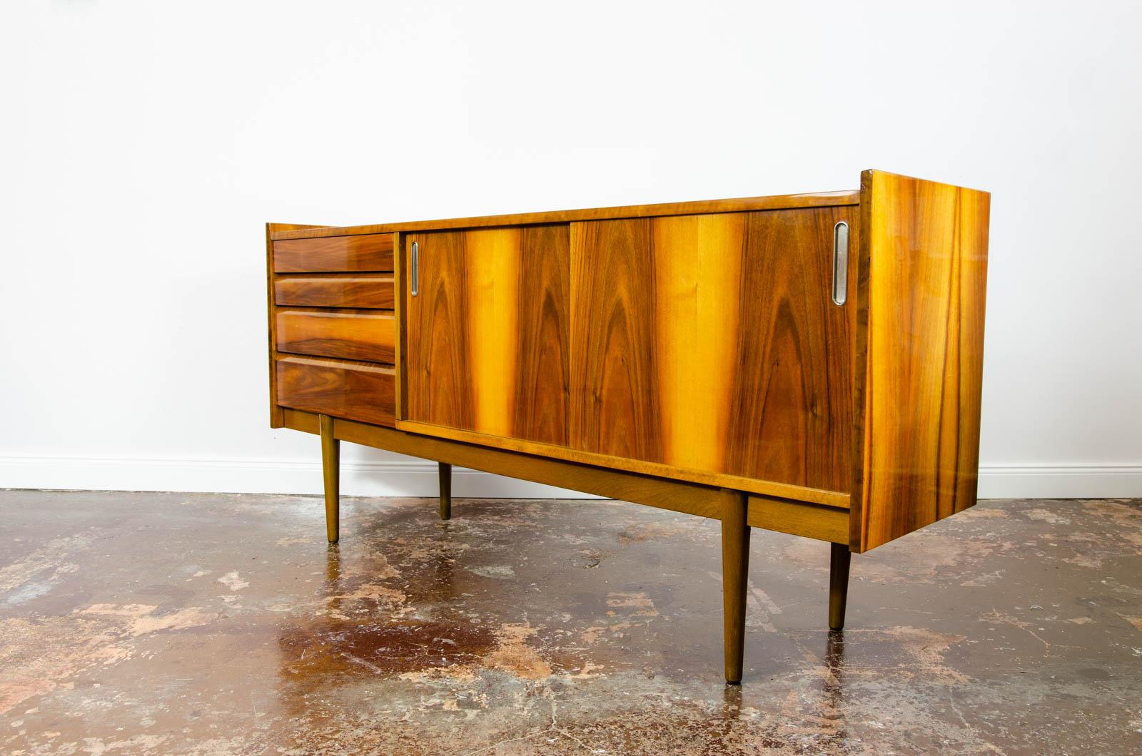 Mid-Century Vintage Walnut High-Gloss Sideboard from Bytomskie Furniture Factory In Good Condition In Wroclaw, PL