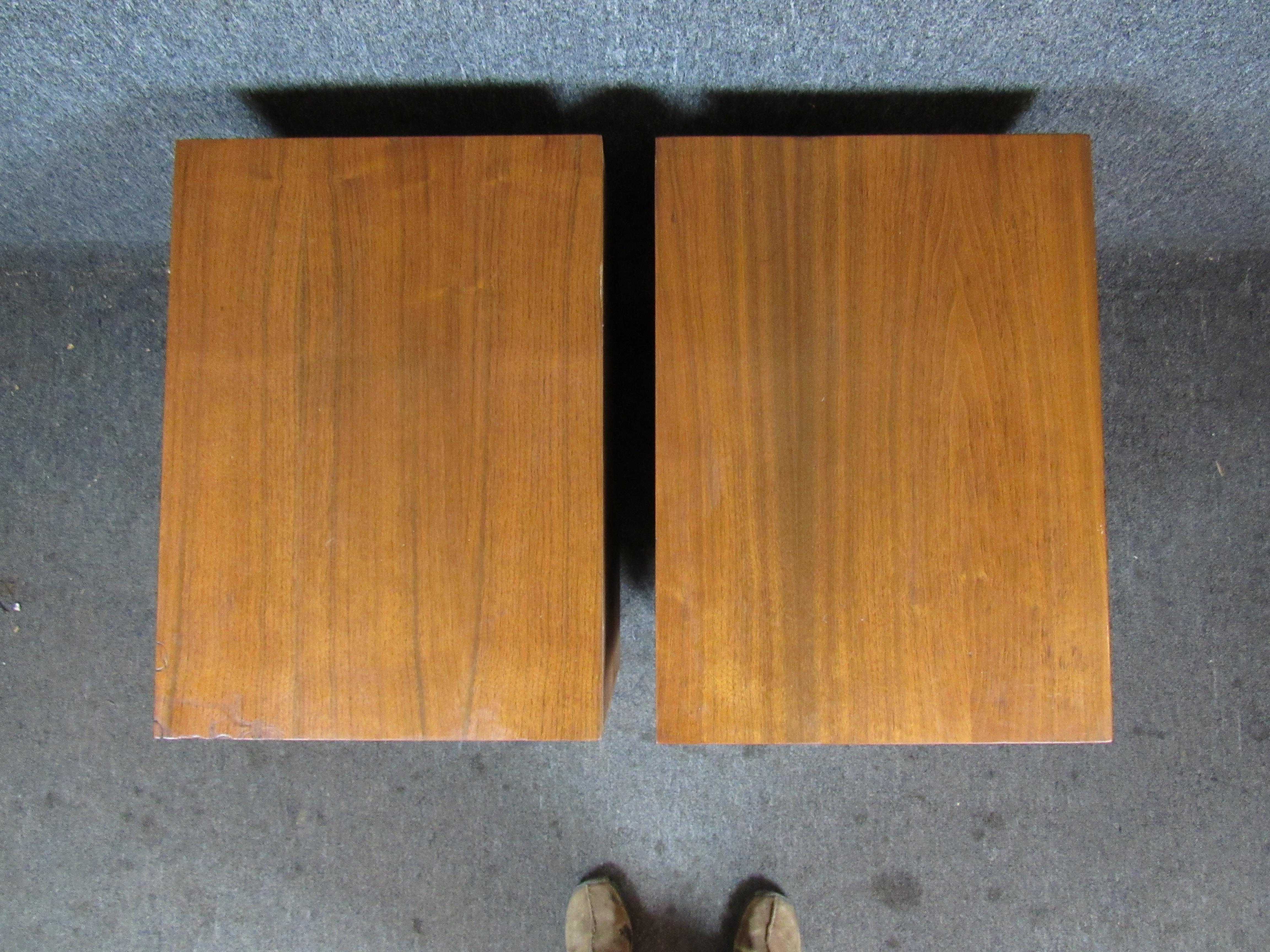 Midcentury Vintage Walnut Night Stands In Good Condition For Sale In Brooklyn, NY