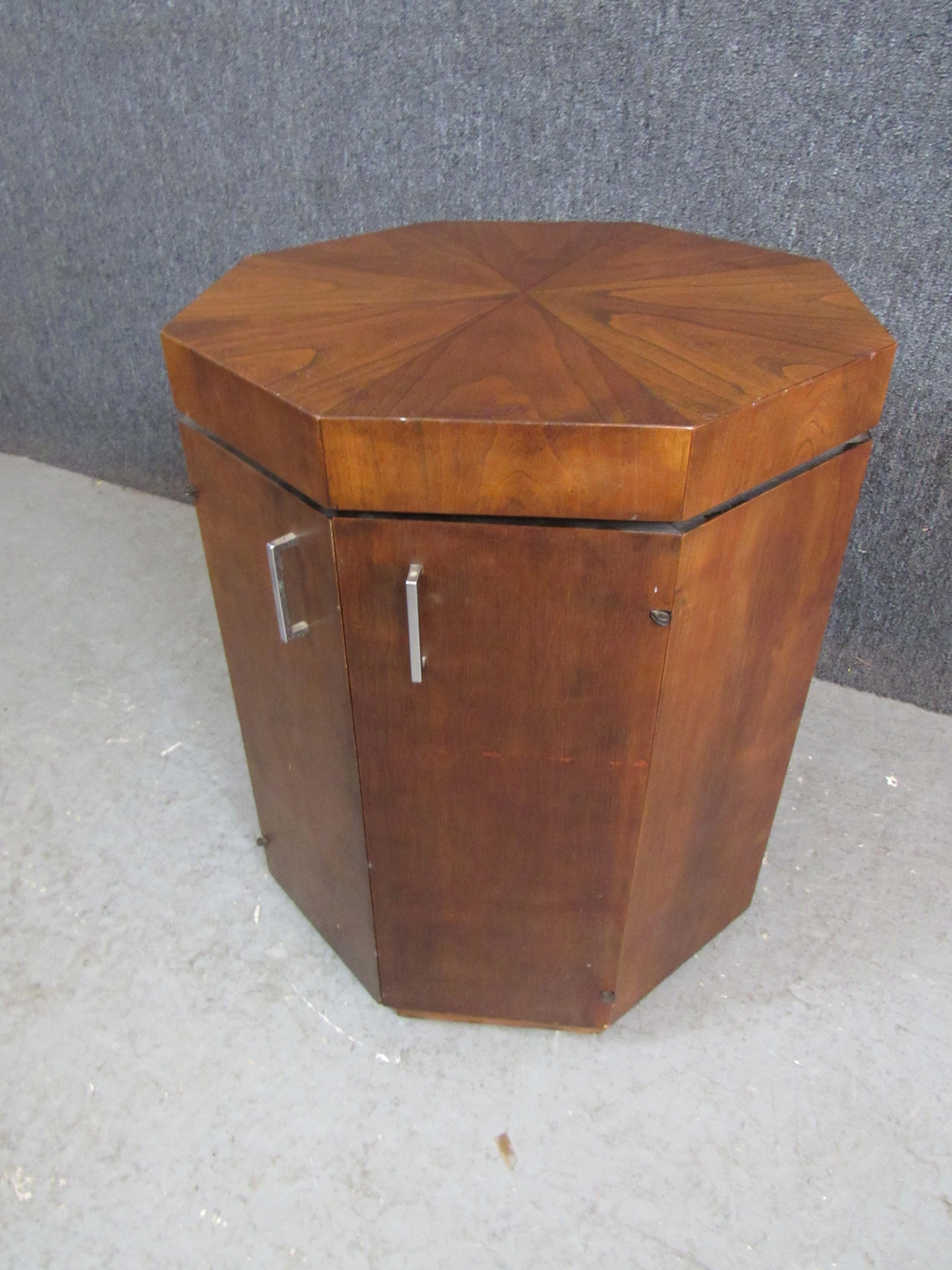 Mid-Century Vintage Walnut Octagonal Cabinet In Good Condition For Sale In Brooklyn, NY