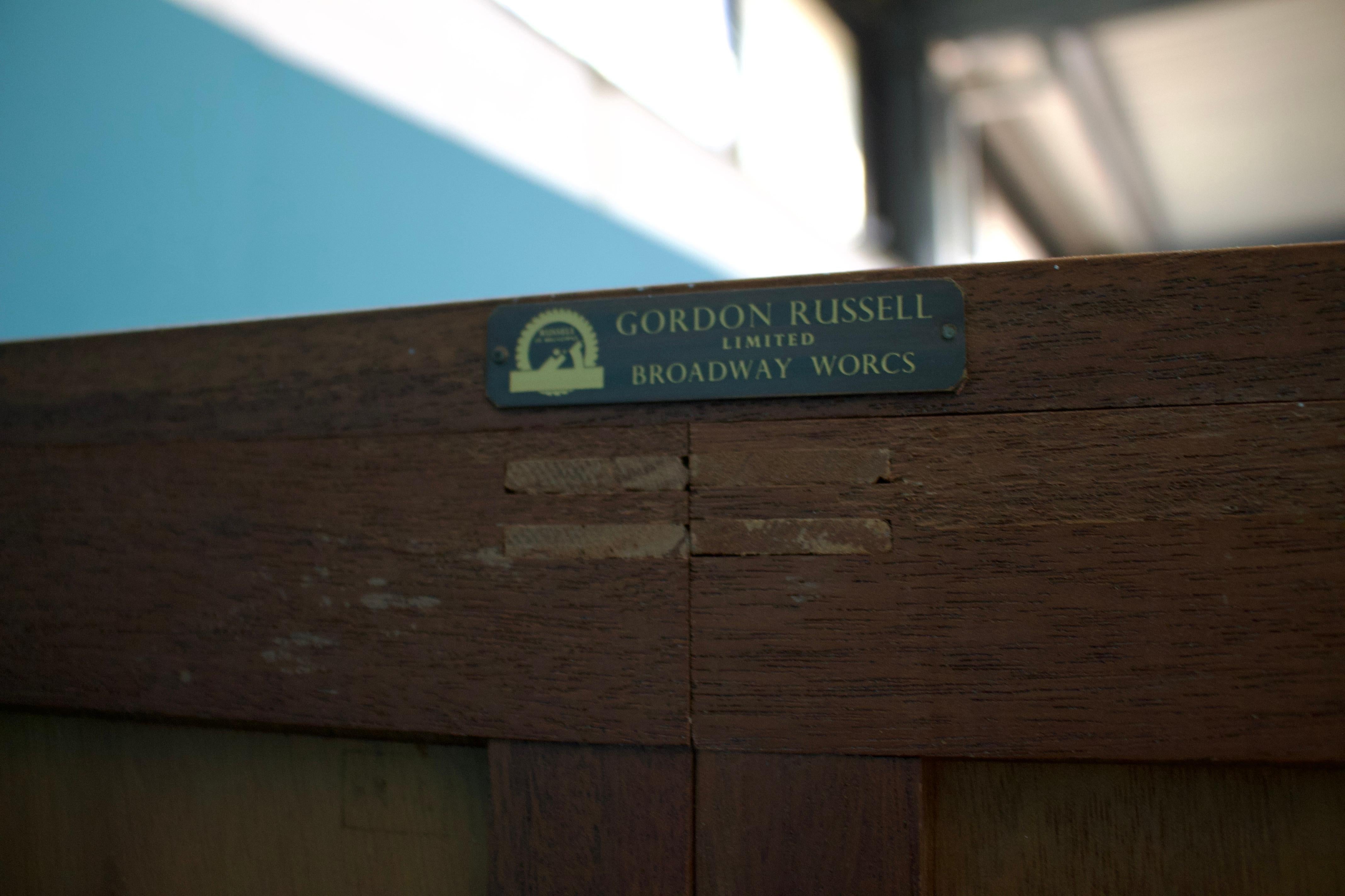 Mid Century Vintage Walnut Wardrobe from Gordon Russell, 1960s For Sale 3