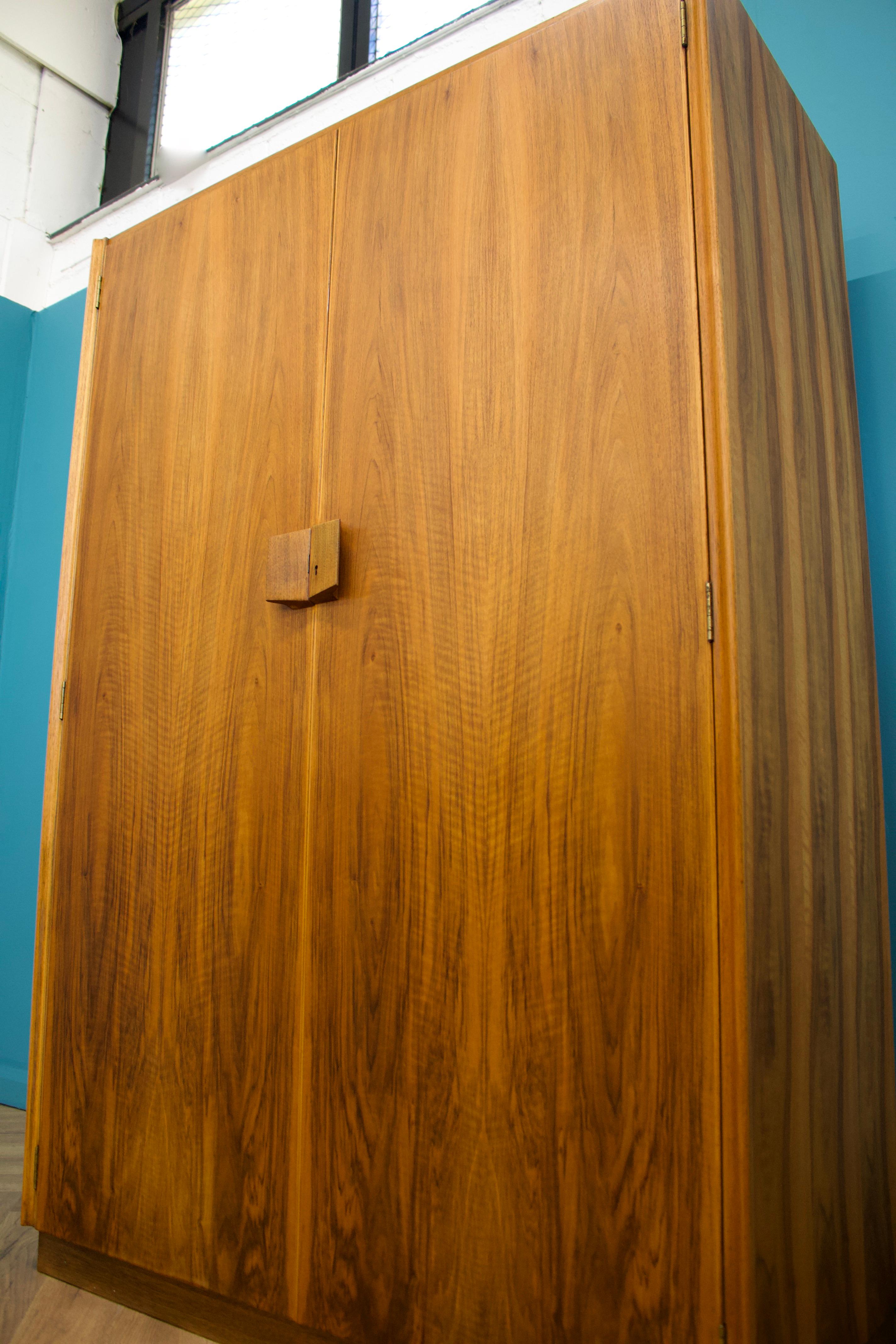 Mid Century Vintage Walnut Wardrobe from Gordon Russell, 1960s In Good Condition For Sale In South Shields, GB