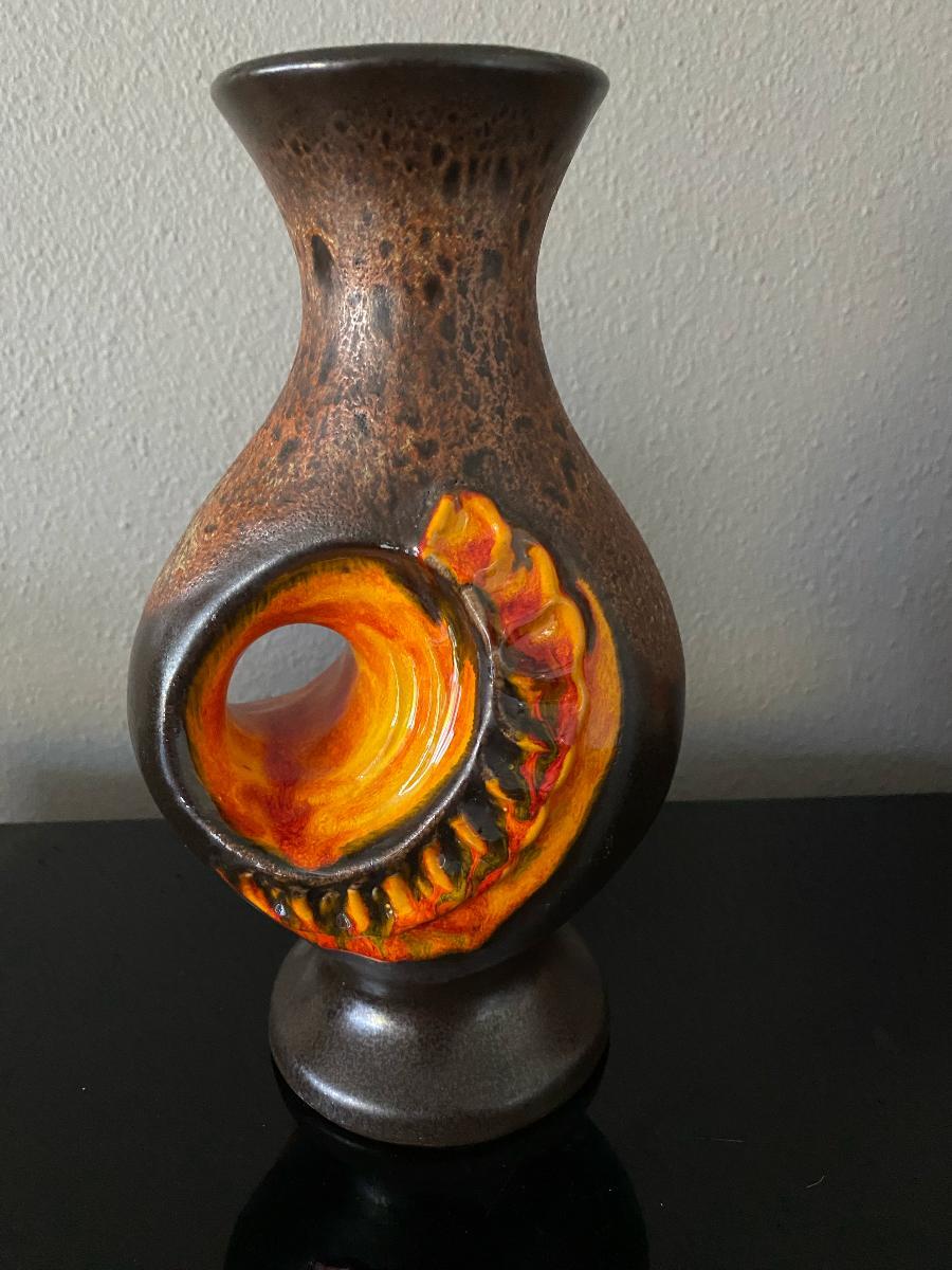 Mid-Century, Vintage Walter Gerhards Vase In Good Condition For Sale In Waddinxveen, ZH