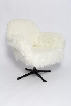 Mid-Century Vintage White Alpaca Faux Fur Swivel Armchair, Europe, 1960s