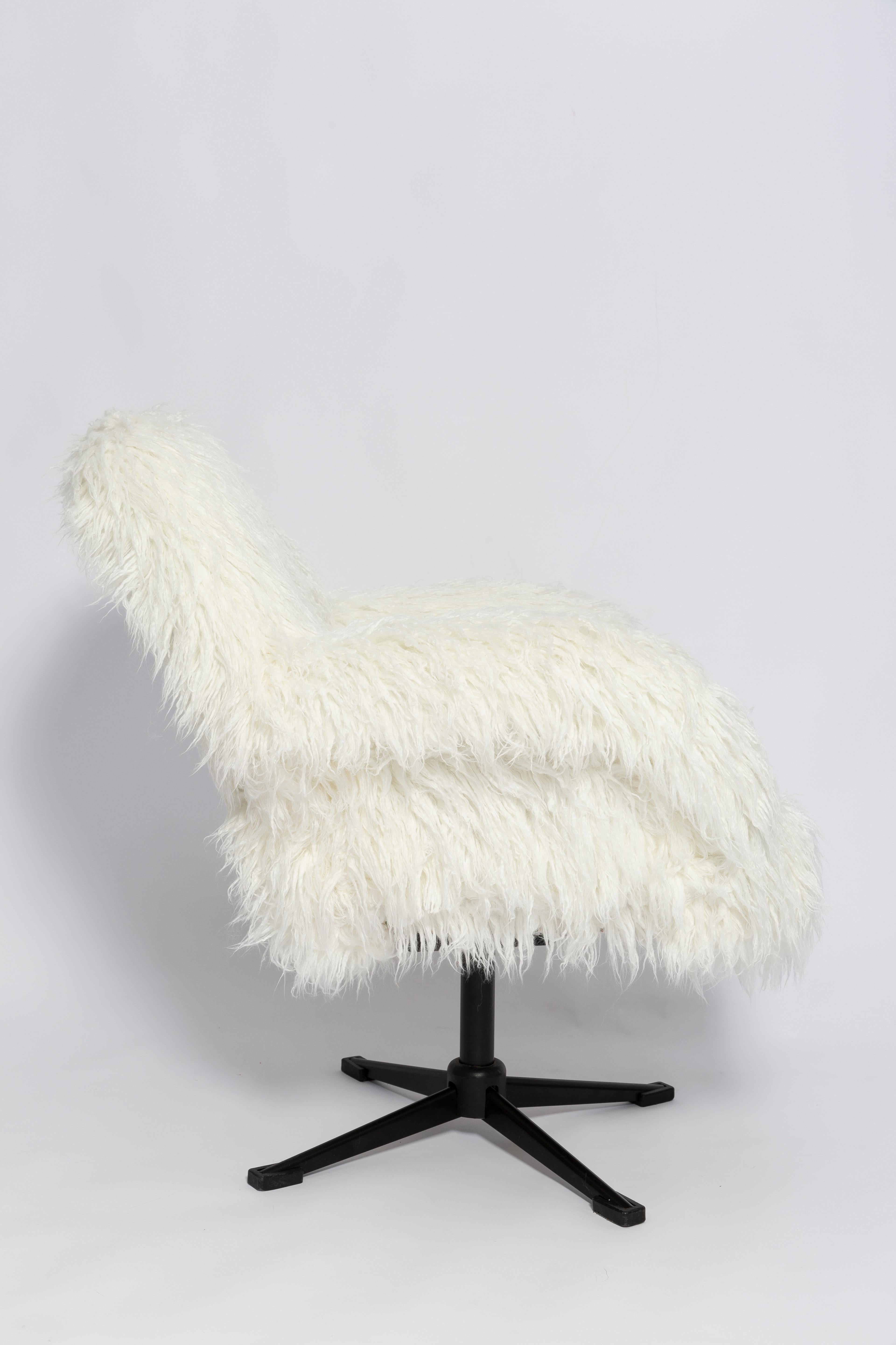 Mid-Century Modern Mid-Century Vintage White Alpaca Faux Fur Swivel Armchair, Europe, 1960s For Sale