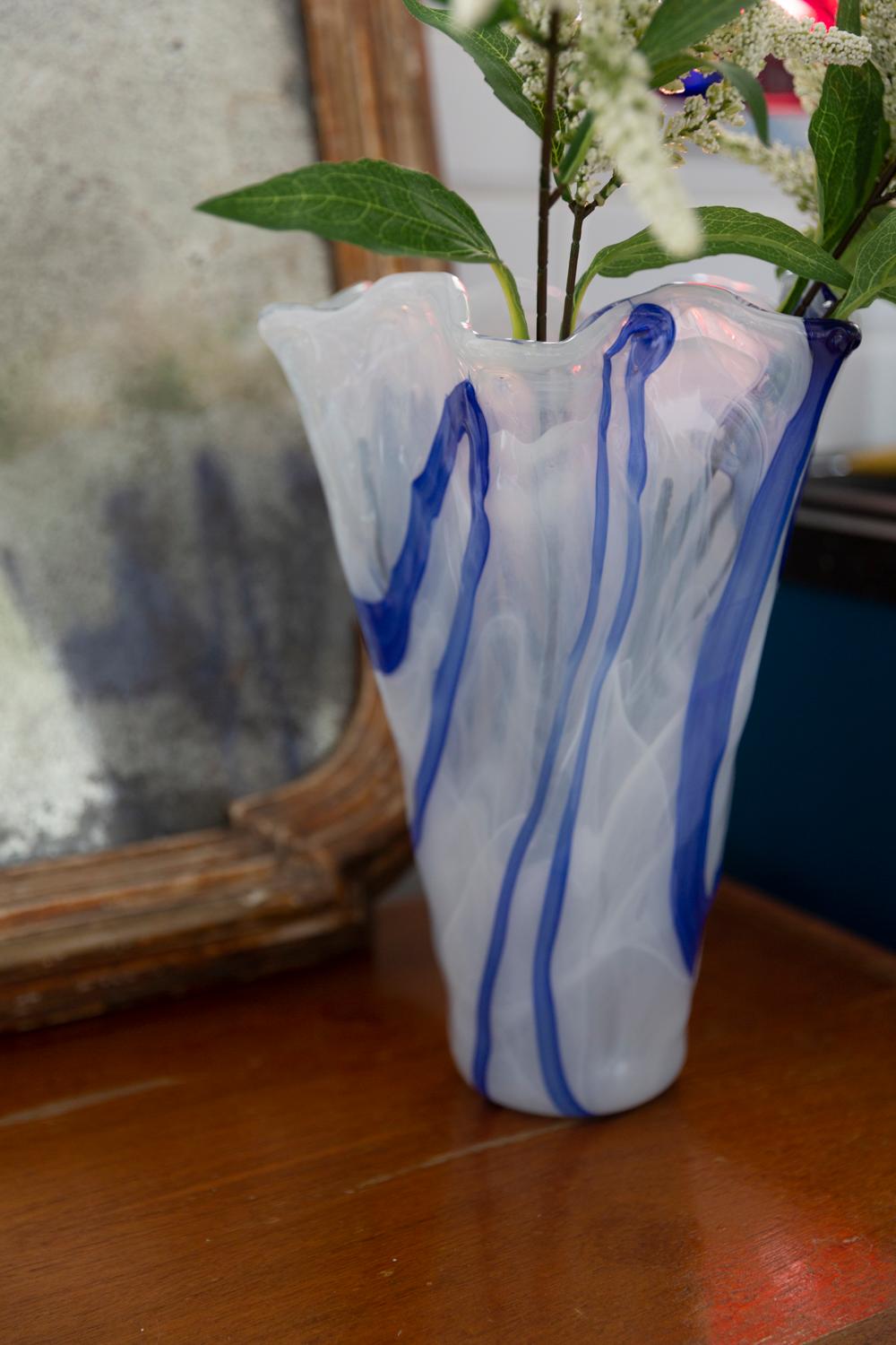 Midcentury Vintage White and Blue Big Murano Glass Vase, Italy, 2000s In Excellent Condition In 05-080 Hornowek, PL