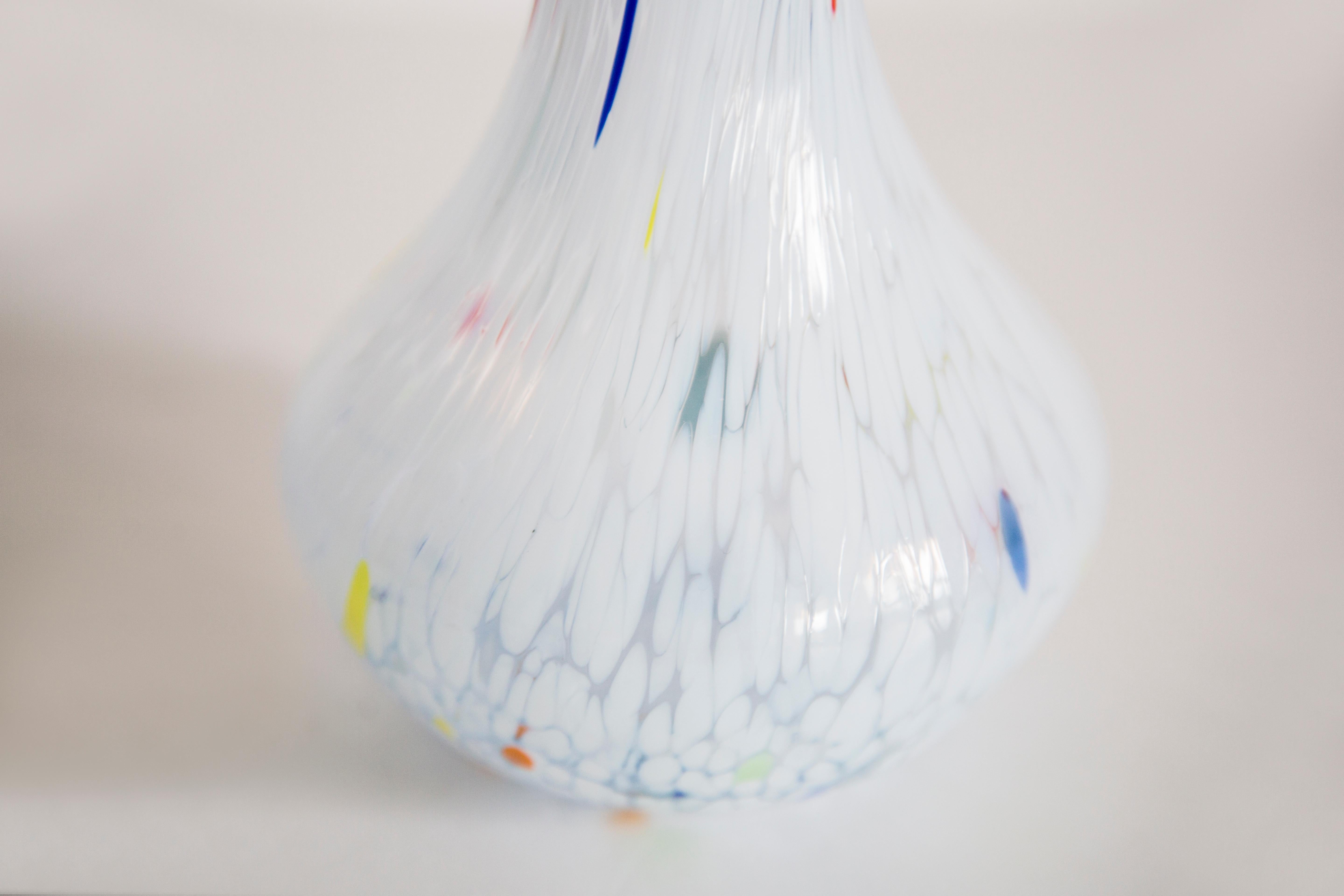Mid Century Vintage White and Blue Murano Vase, Italy, 1960s For Sale 1