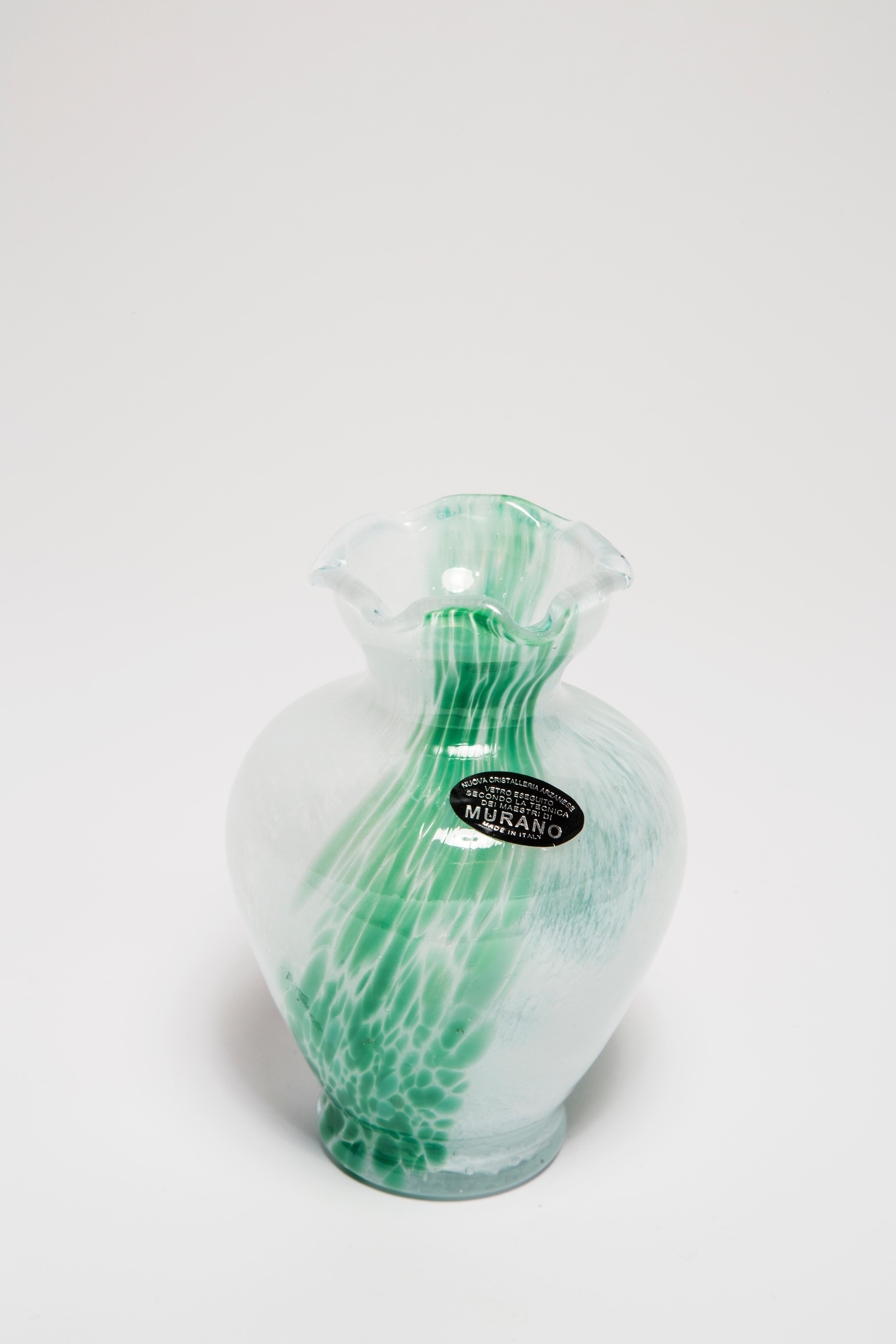 Mid Century Vintage White and Green Small Murano Vase, Italy, 1960s For Sale 2