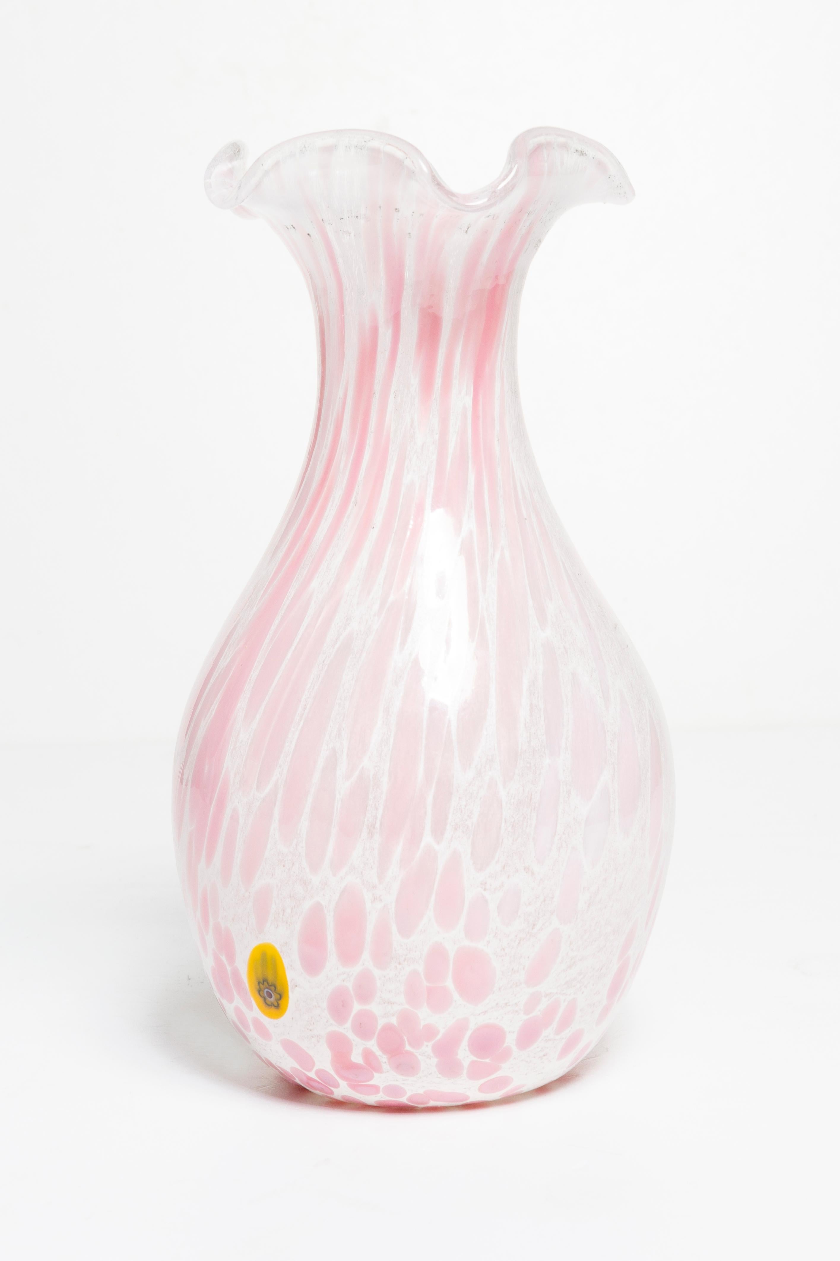 Mid Century Vintage White and Pink Dots Murano Vase, Italy, 1960s In Excellent Condition For Sale In 05-080 Hornowek, PL