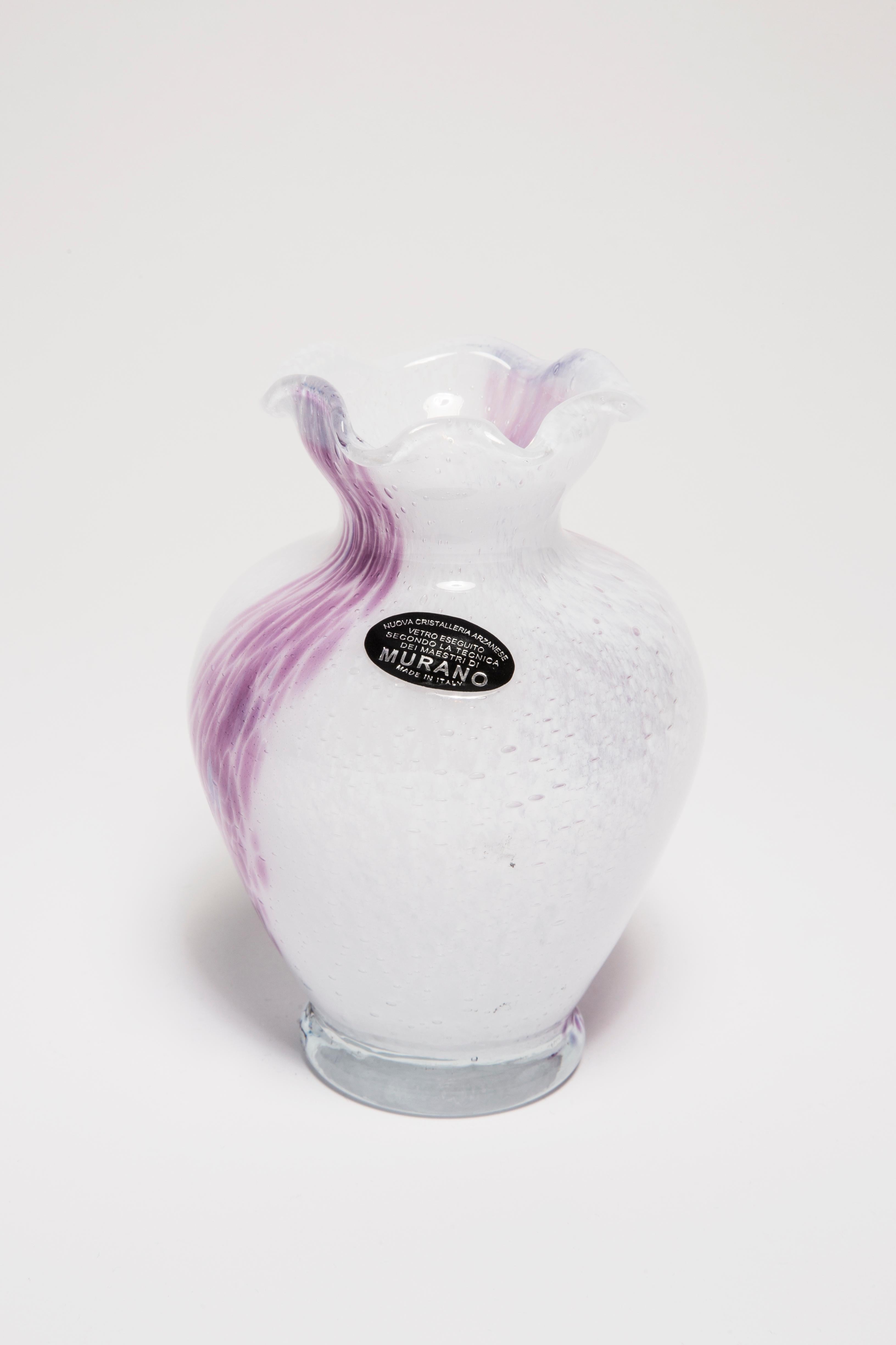 Mid Century Vintage White and Purple Small Murano Vase, Italy, 1960s For Sale 4