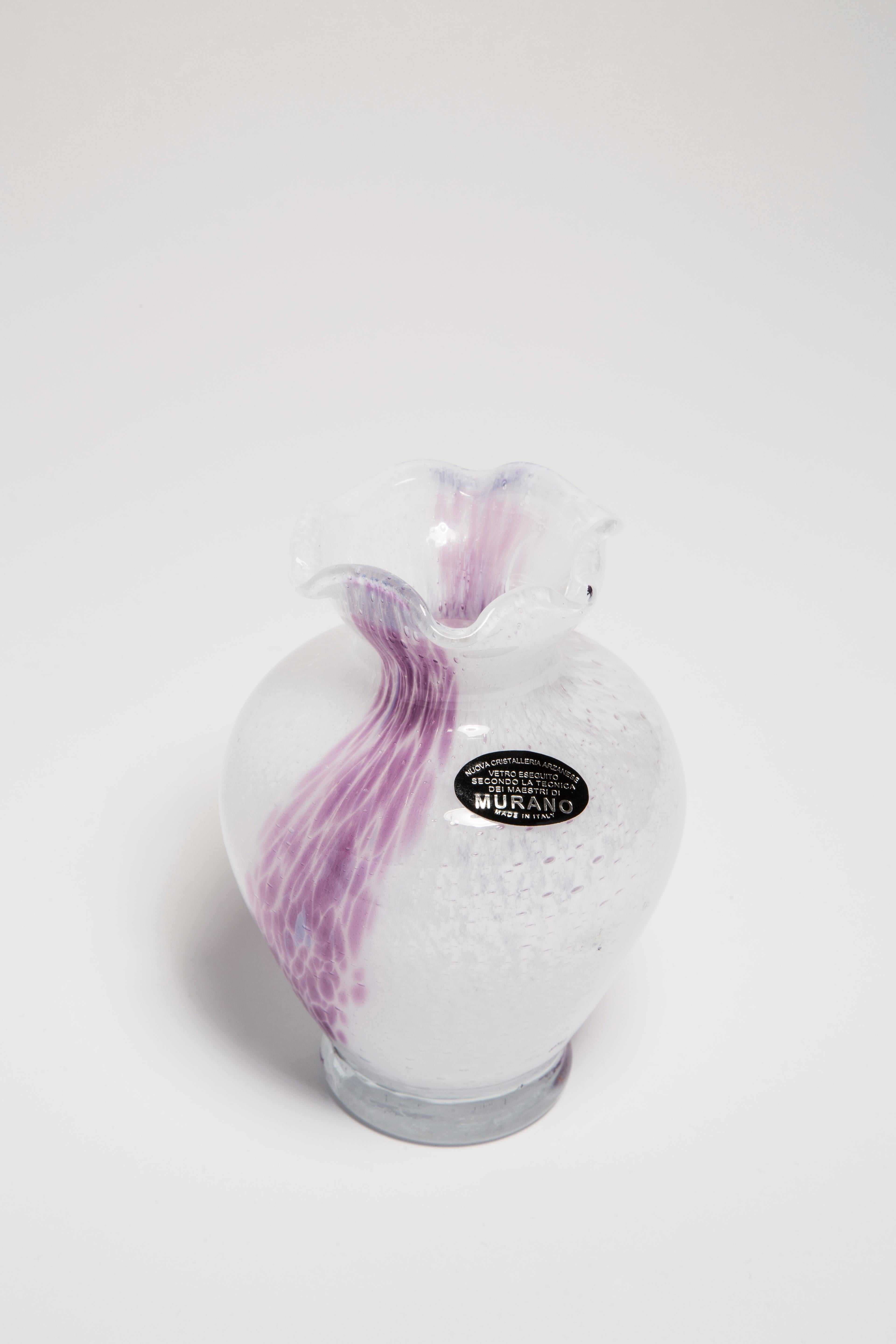 Mid Century Vintage White and Purple Small Murano Vase, Italy, 1960s For Sale 5