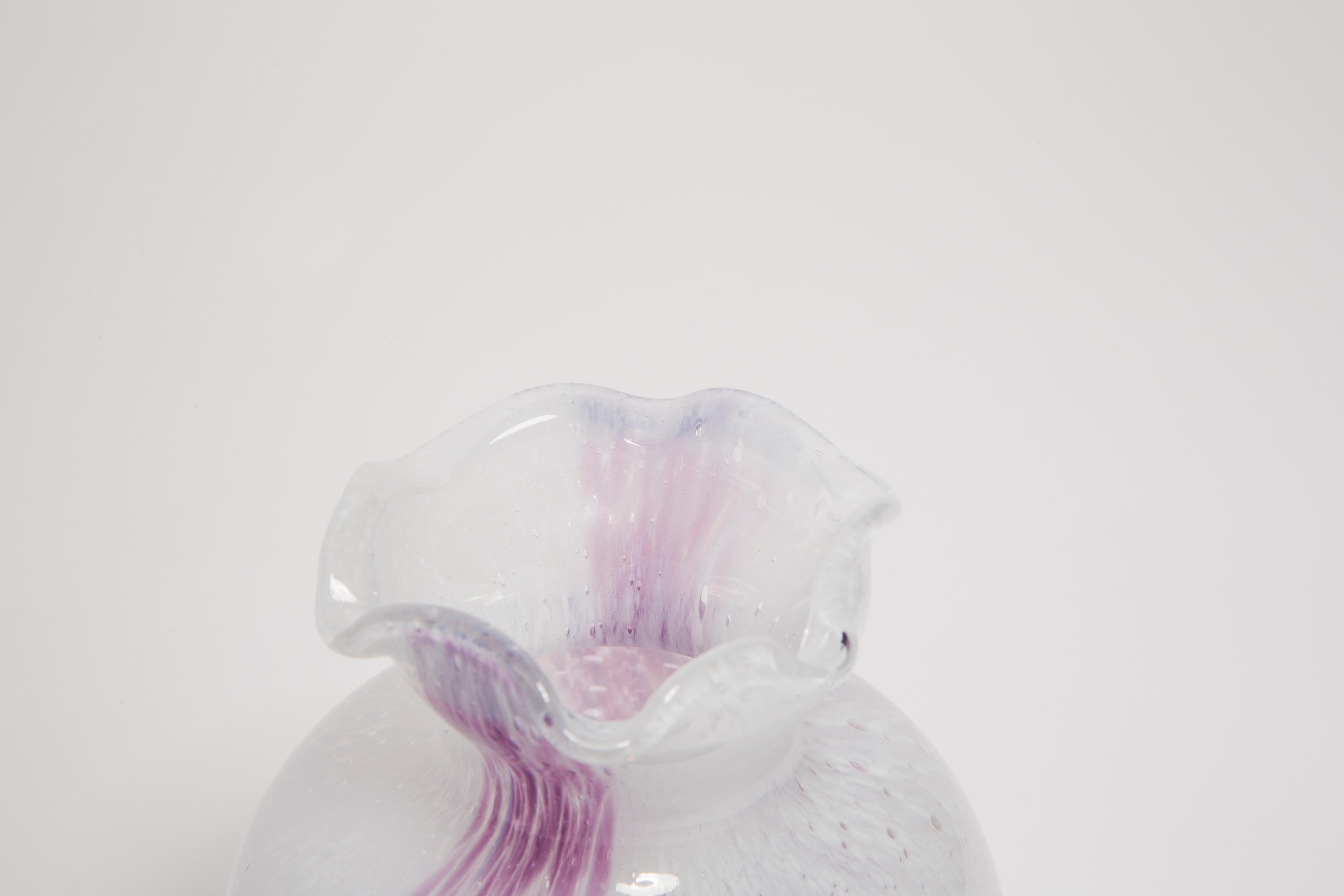 Mid Century Vintage White and Purple Small Murano Vase, Italy, 1960s For Sale 6
