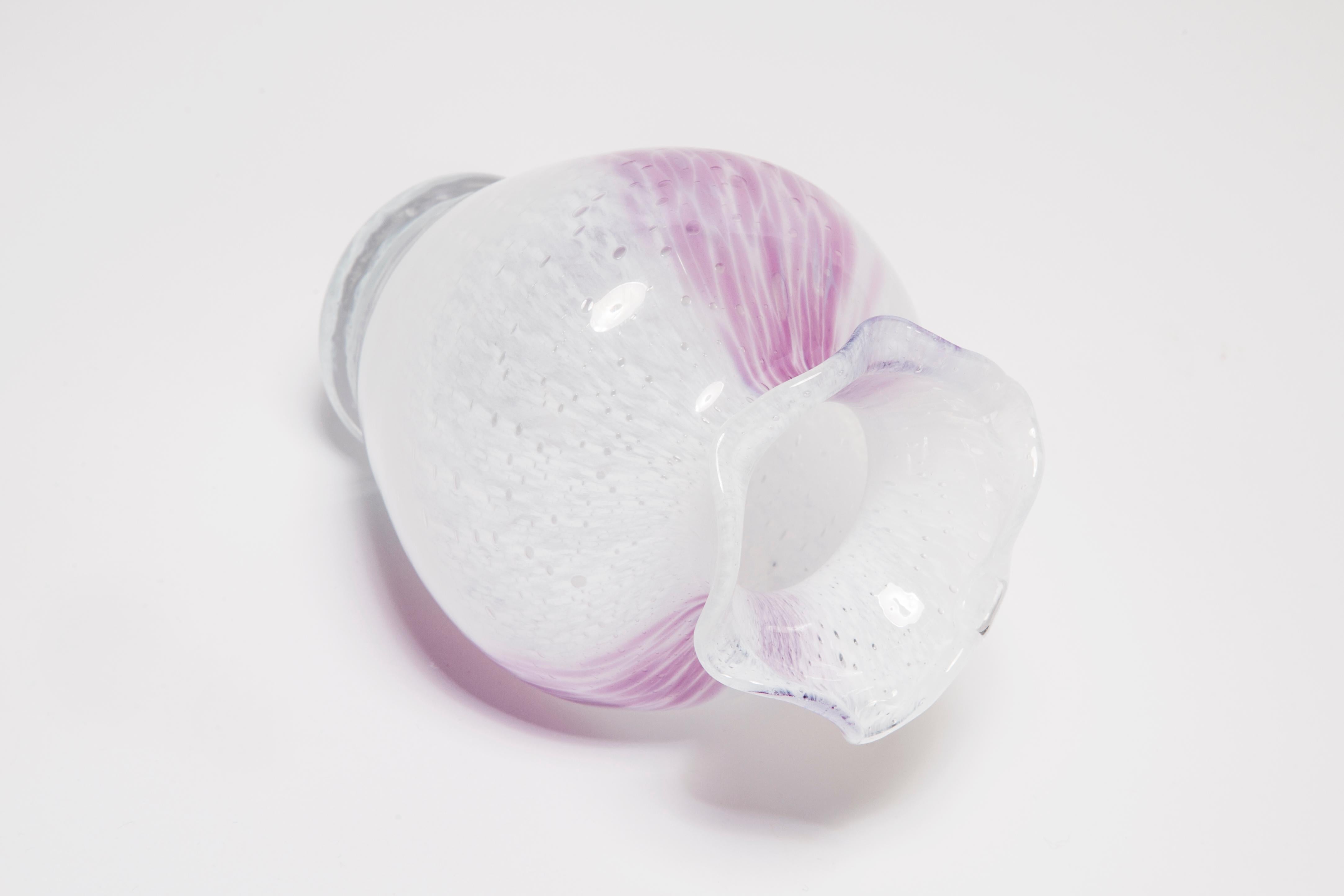 Mid Century Vintage White and Purple Small Murano Vase, Italy, 1960s For Sale 8