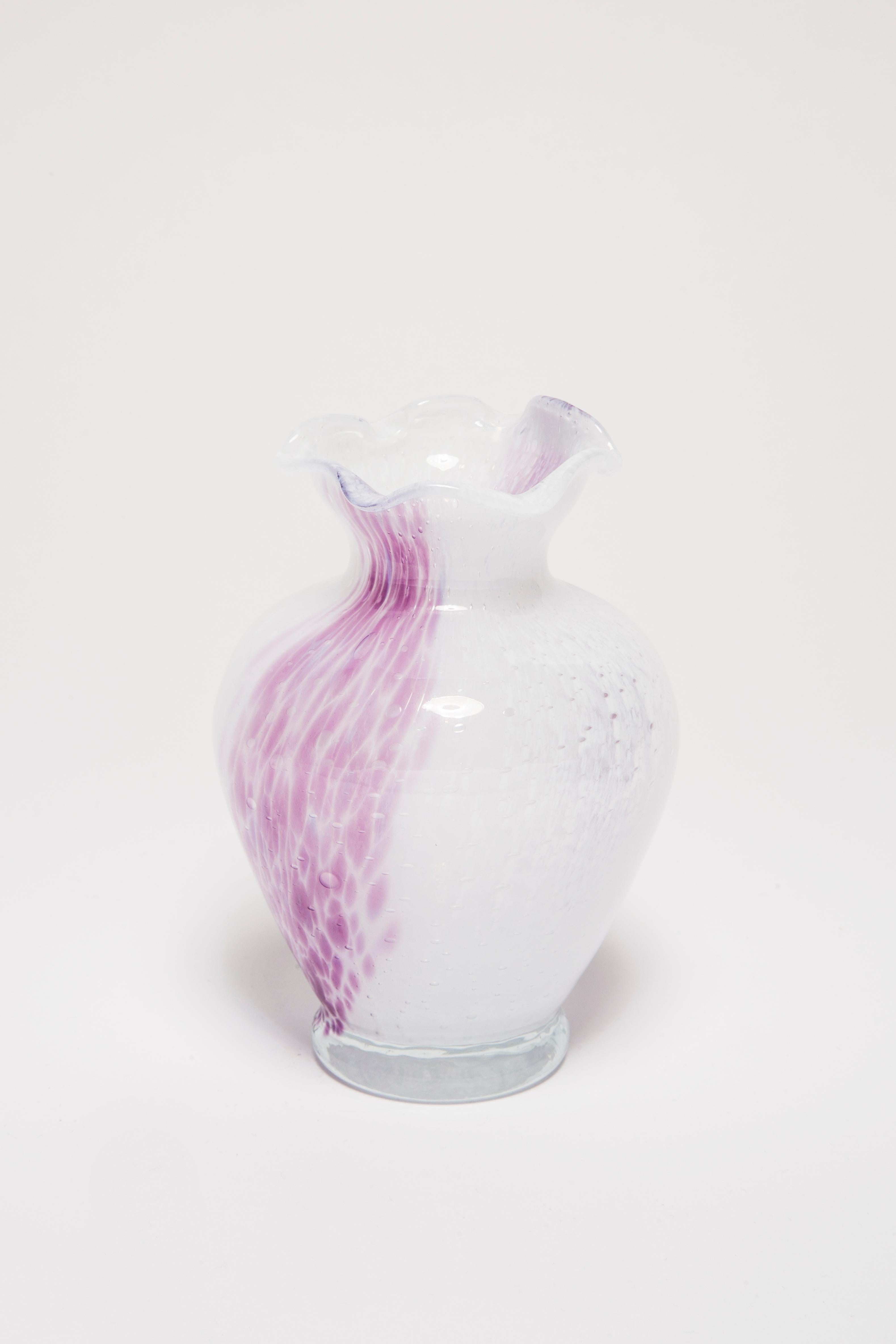 Mid Century Vintage White and Purple Small Murano Vase, Italy, 1960s For Sale 2