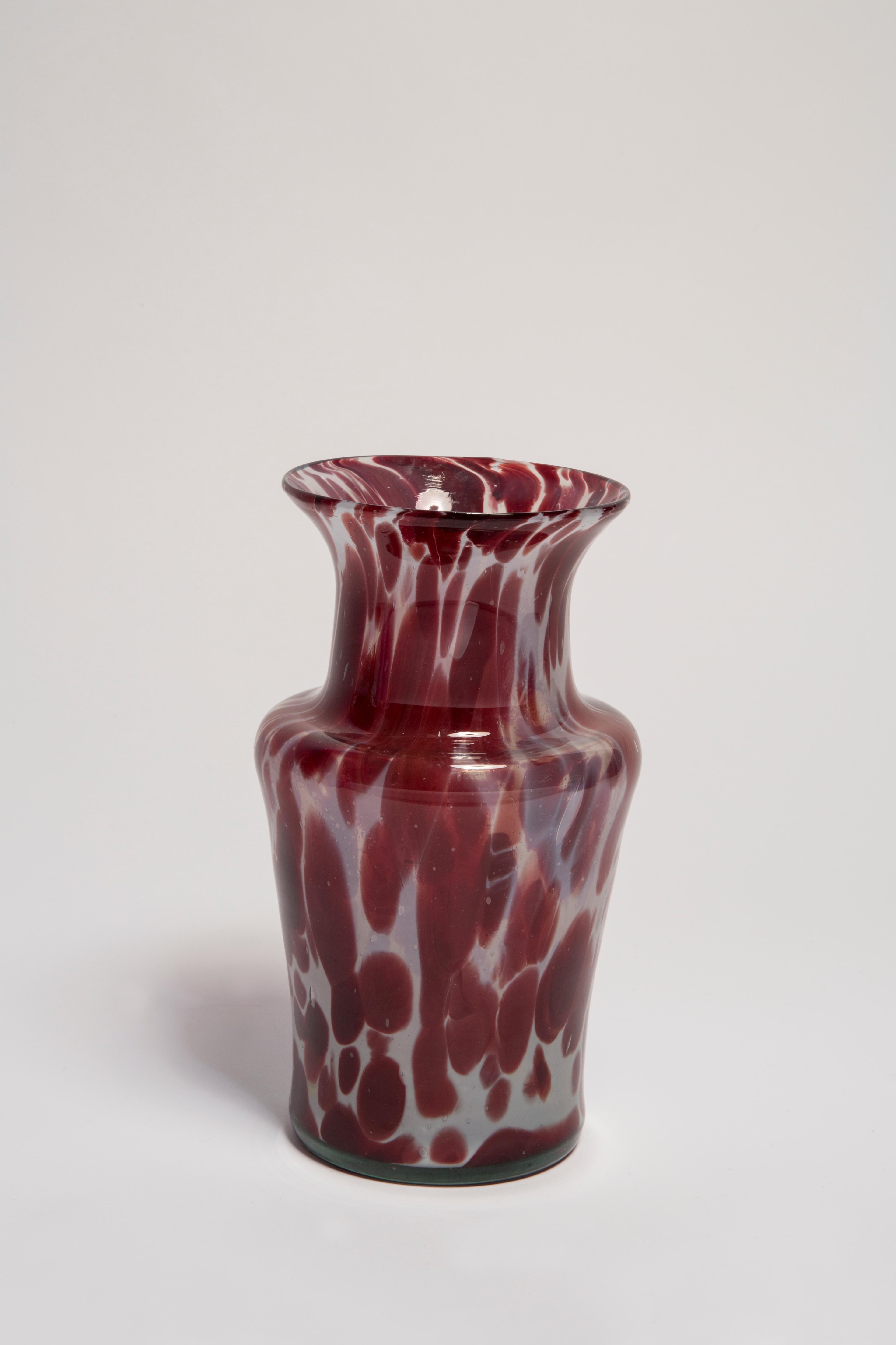 Mid Century Vintage White and Red Dots Murano Vase, Italy, 1960s In Good Condition For Sale In 05-080 Hornowek, PL