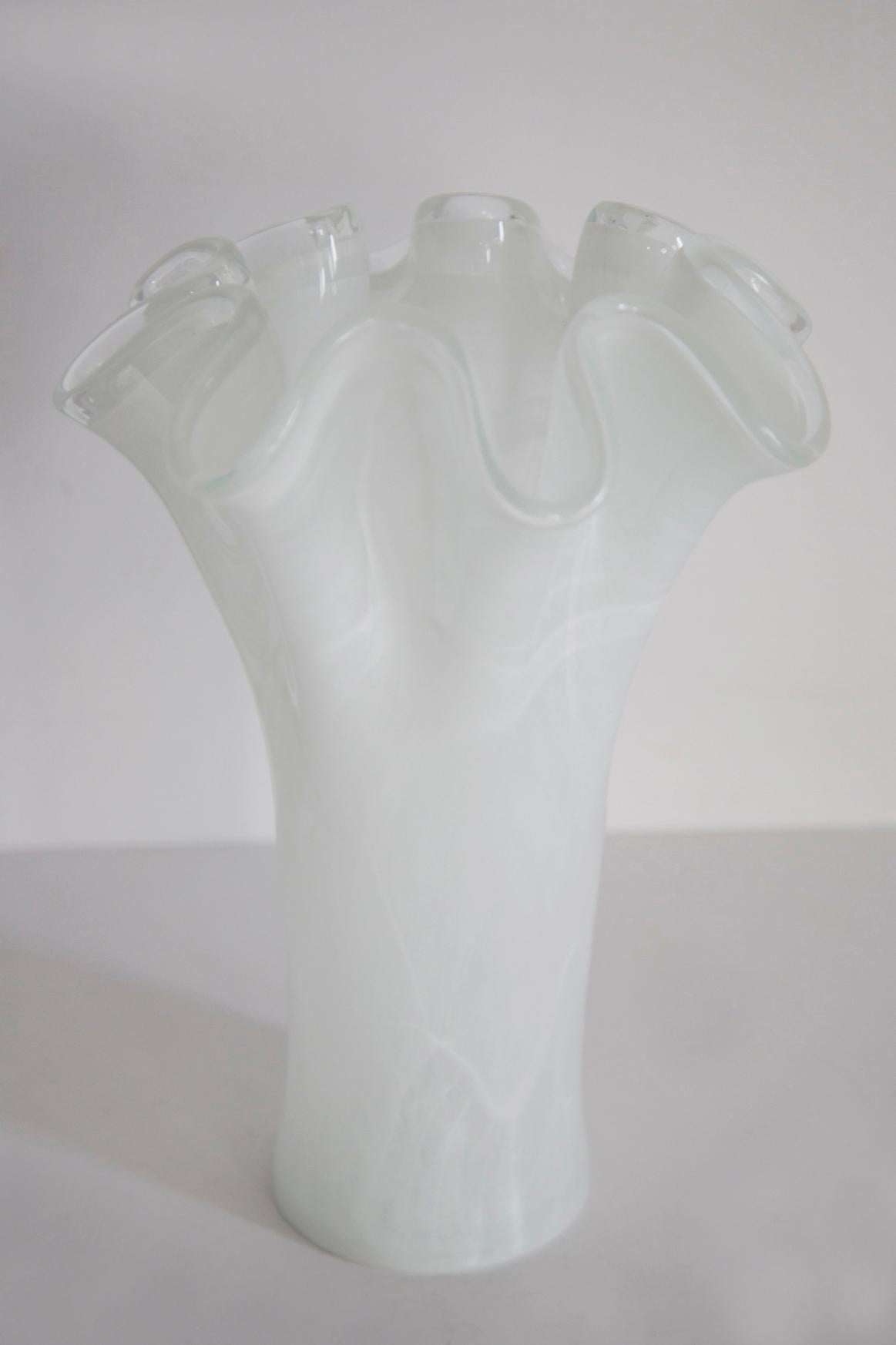 Mid Century Vintage White Murano Glass Vase, Italy, 2000s In Excellent Condition For Sale In 05-080 Hornowek, PL