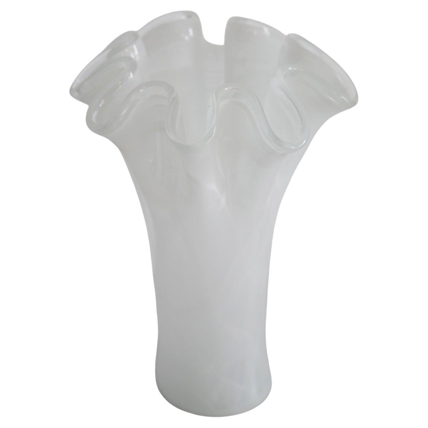 Vaso in vetro di Murano bianco vintage di metà secolo, Italia, anni 2000