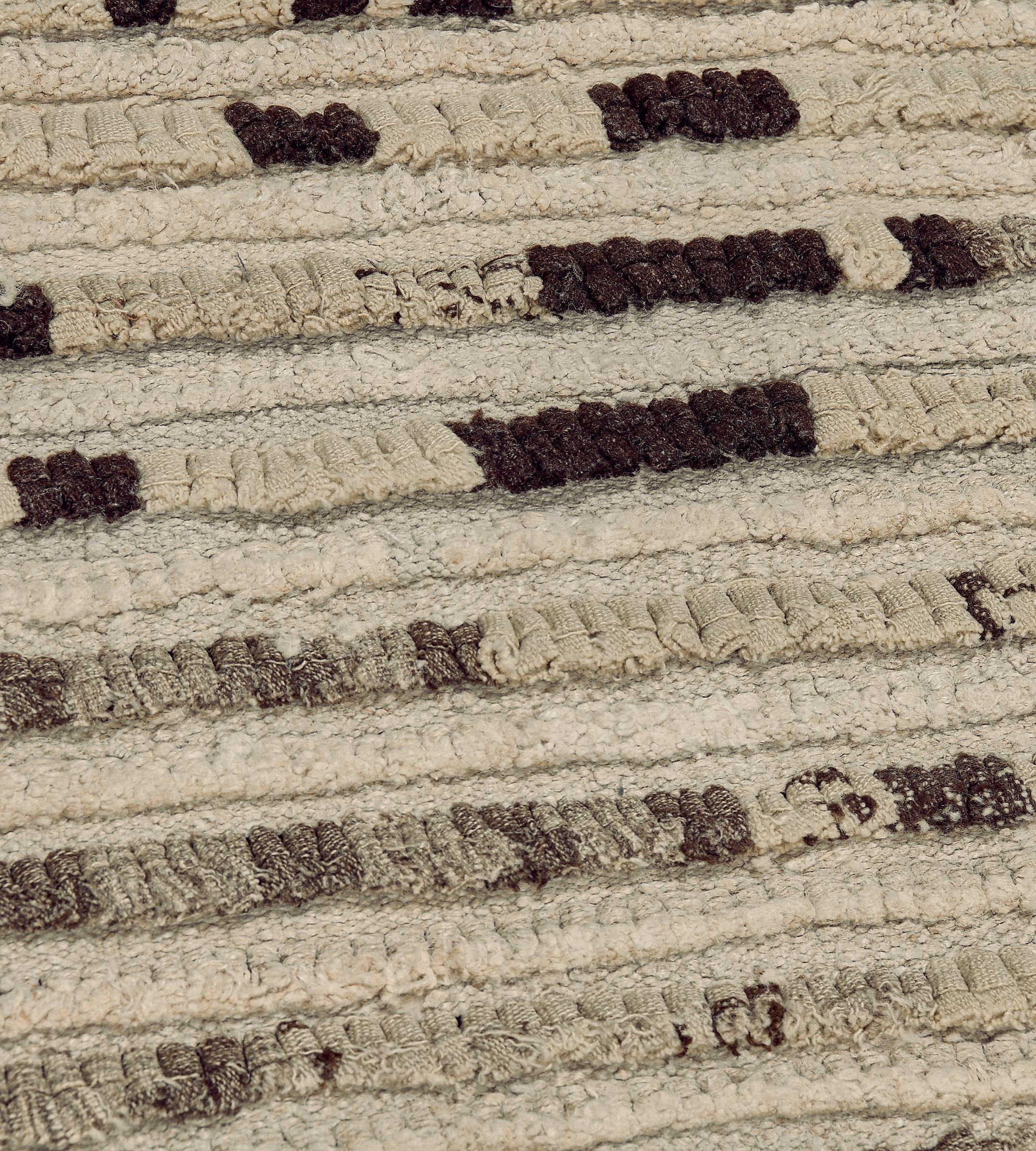 Vintage-Teppich aus Wolle und Hanf, gestreift, türkisch, Mitte des Jahrhunderts im Zustand „Gut“ im Angebot in West Hollywood, CA