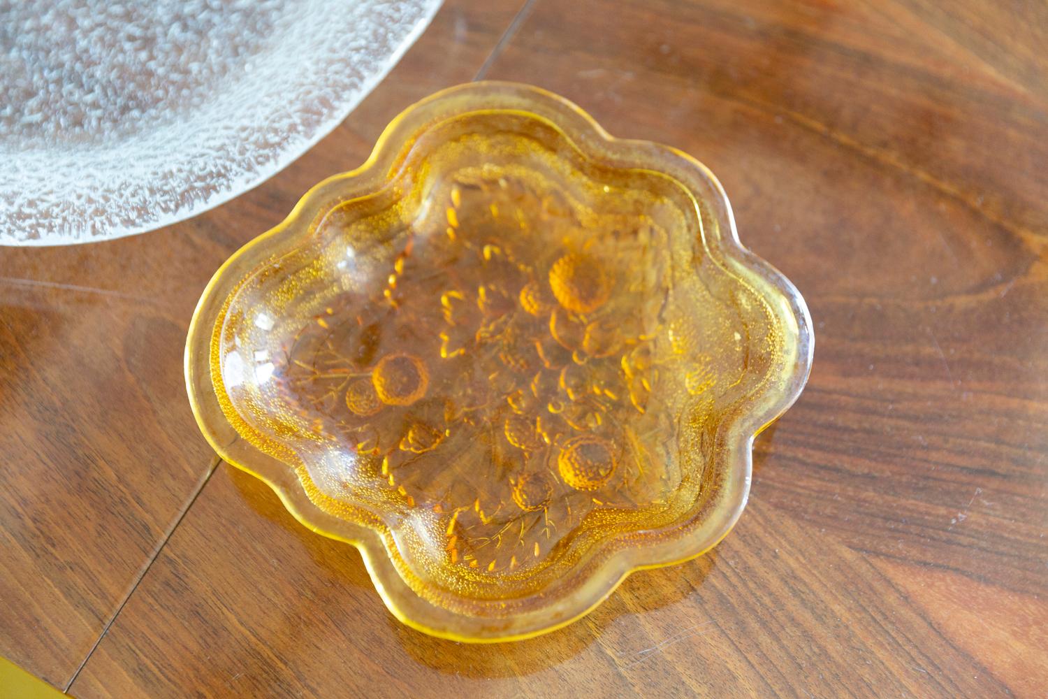 Midcentury Vintage Yellow Decorative Glass Plate, Italy, 1960s In Excellent Condition For Sale In 05-080 Hornowek, PL