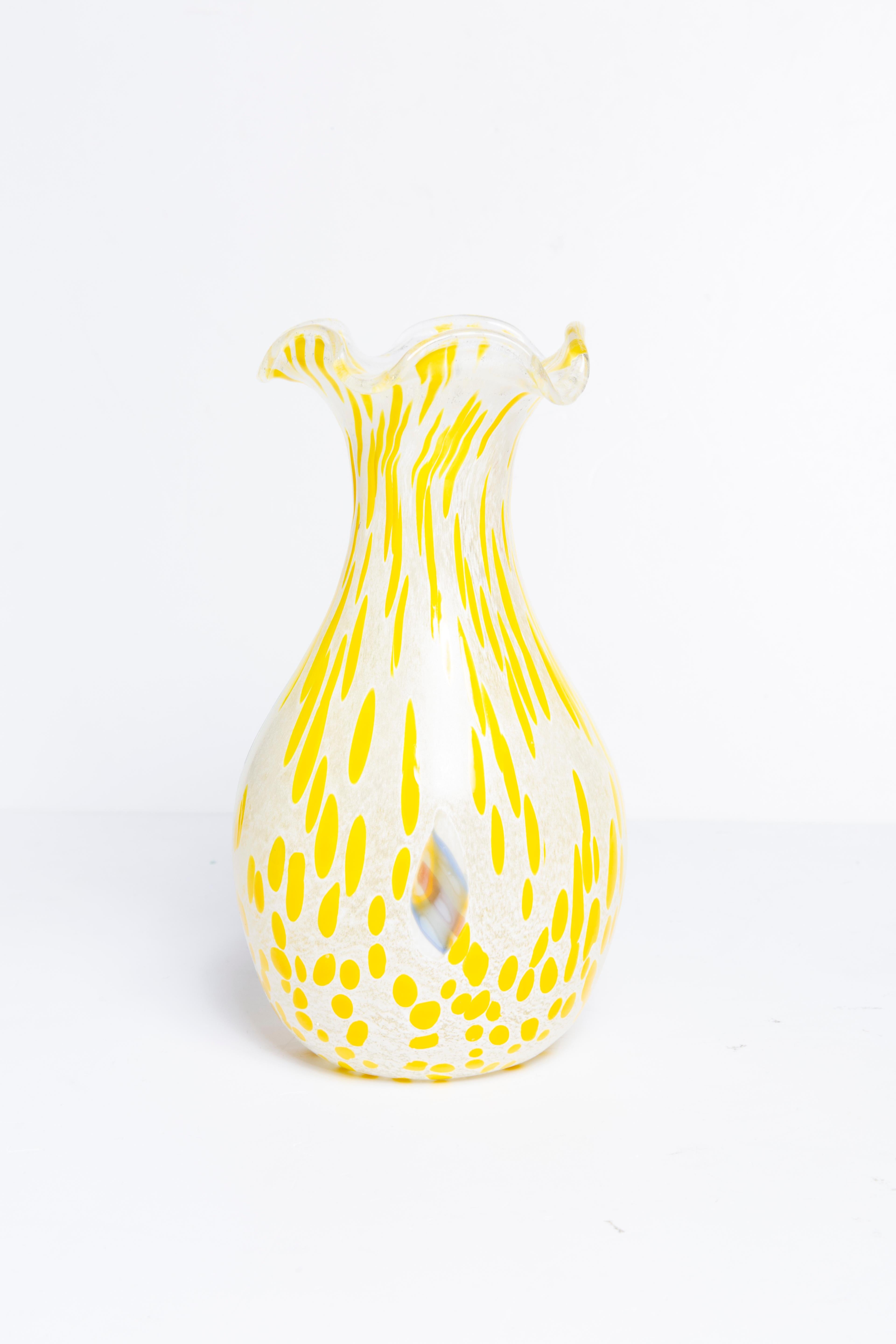 Mid Century Vintage Yellow Dots Small Murano Vase, Italy, 1960s In Excellent Condition For Sale In 05-080 Hornowek, PL