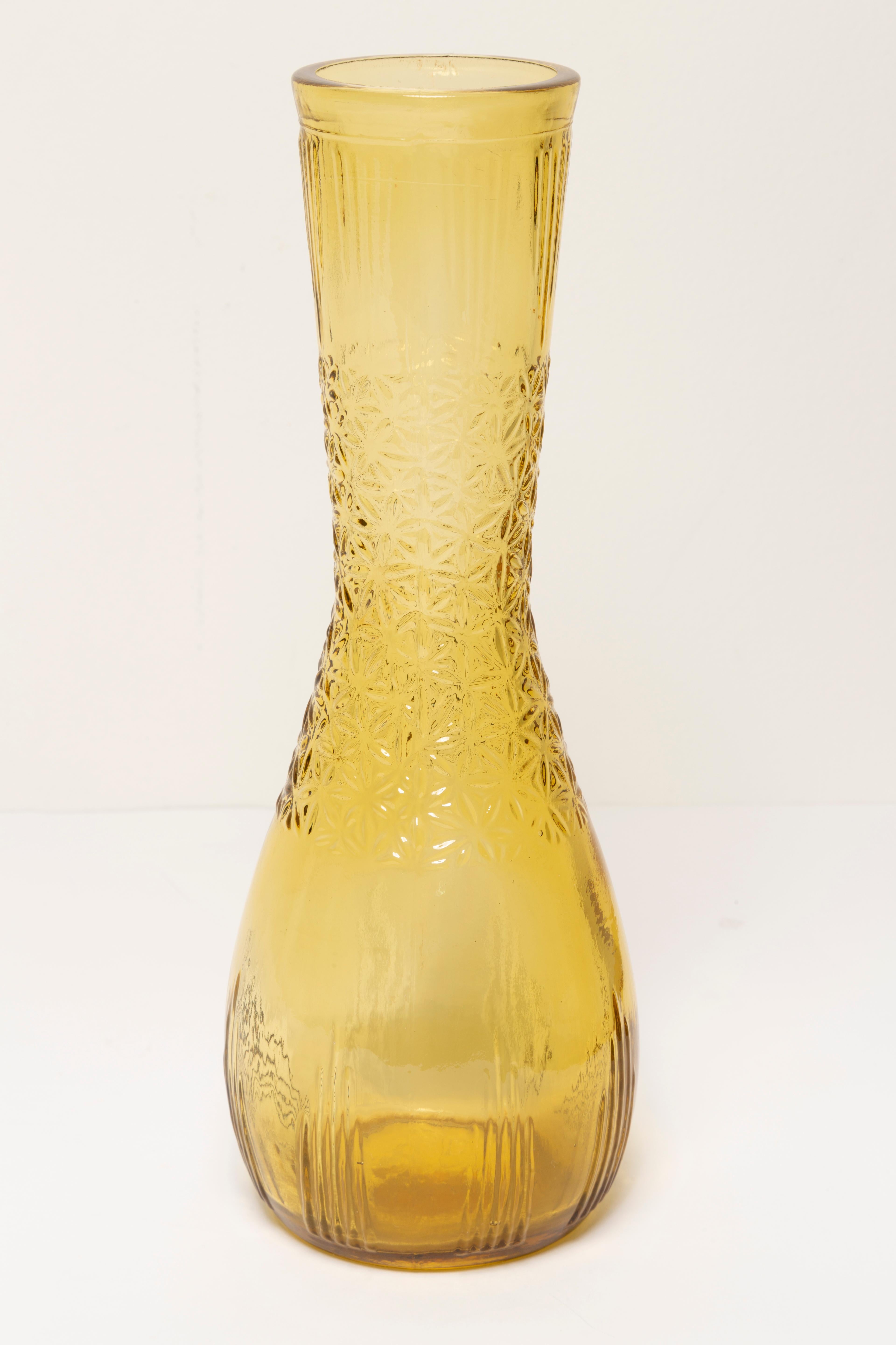 Midcentury Vintage Yellow Medium Glass Vase, Europe, 1960s In Good Condition For Sale In 05-080 Hornowek, PL