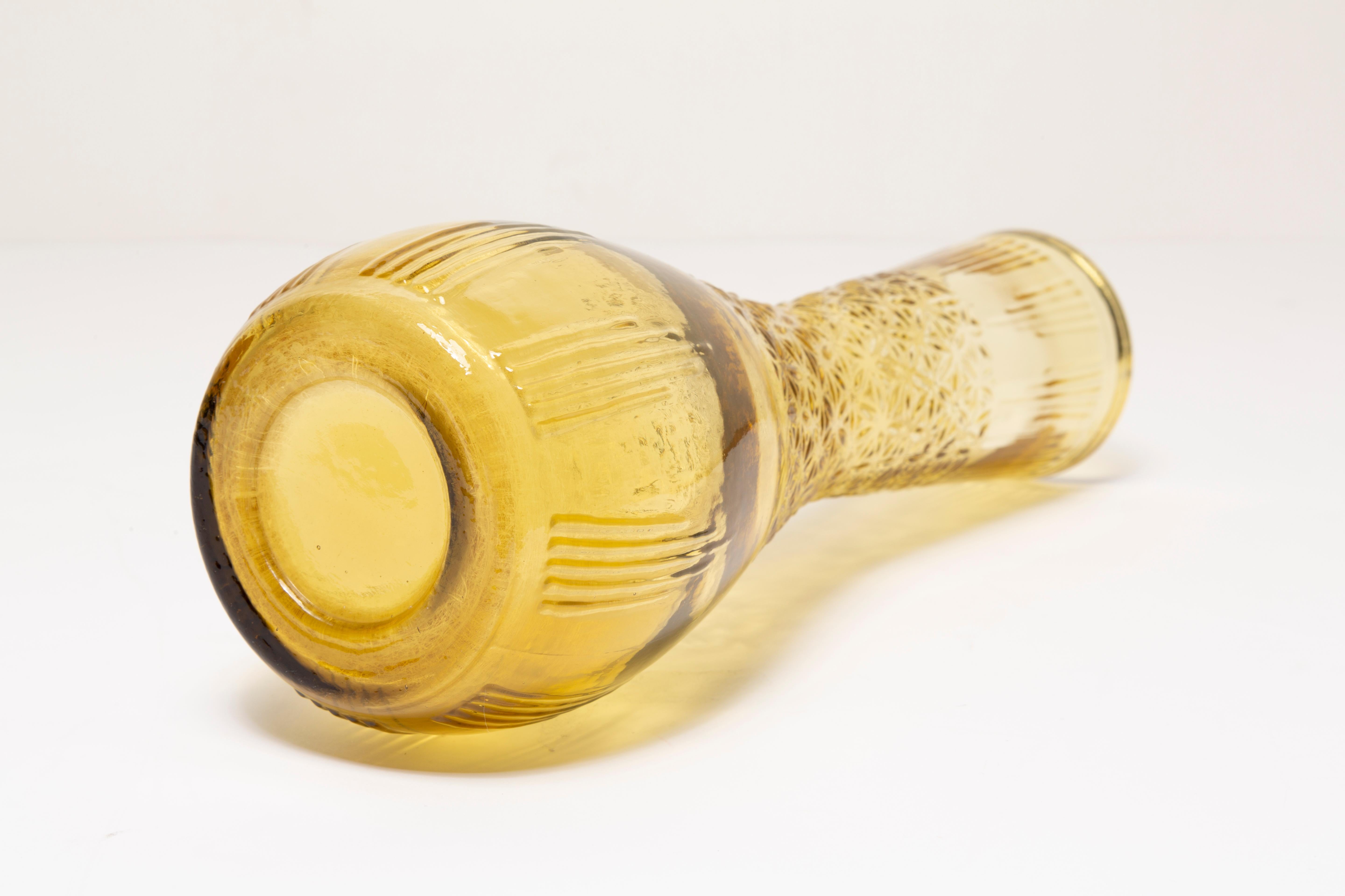 Midcentury Vintage Yellow Medium Glass Vase, Europe, 1960s For Sale 1