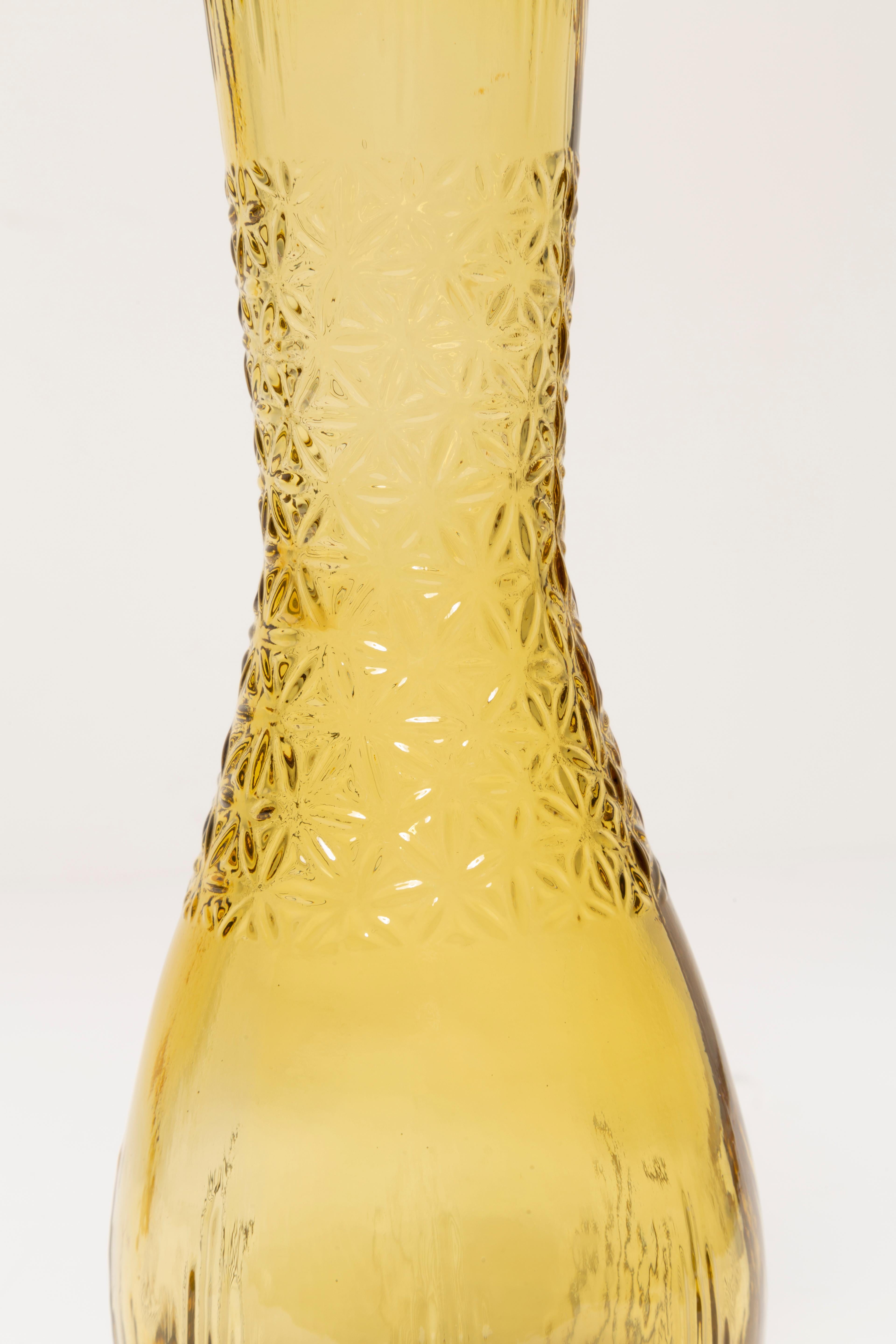 Midcentury Vintage Yellow Medium Glass Vase, Europe, 1960s For Sale 2
