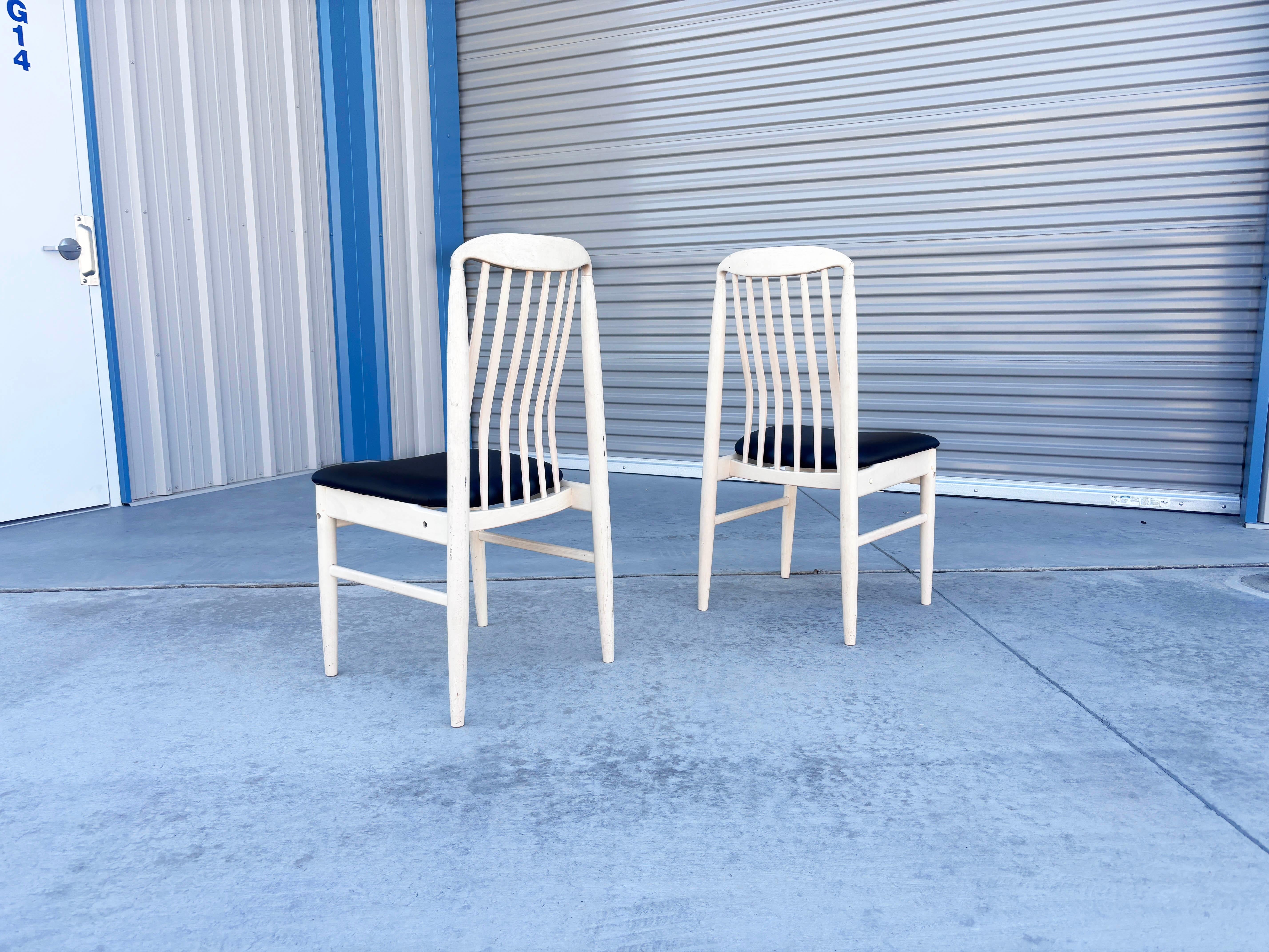 Sedie da pranzo in vinile del Mid Century - Set di 6 in vendita 3