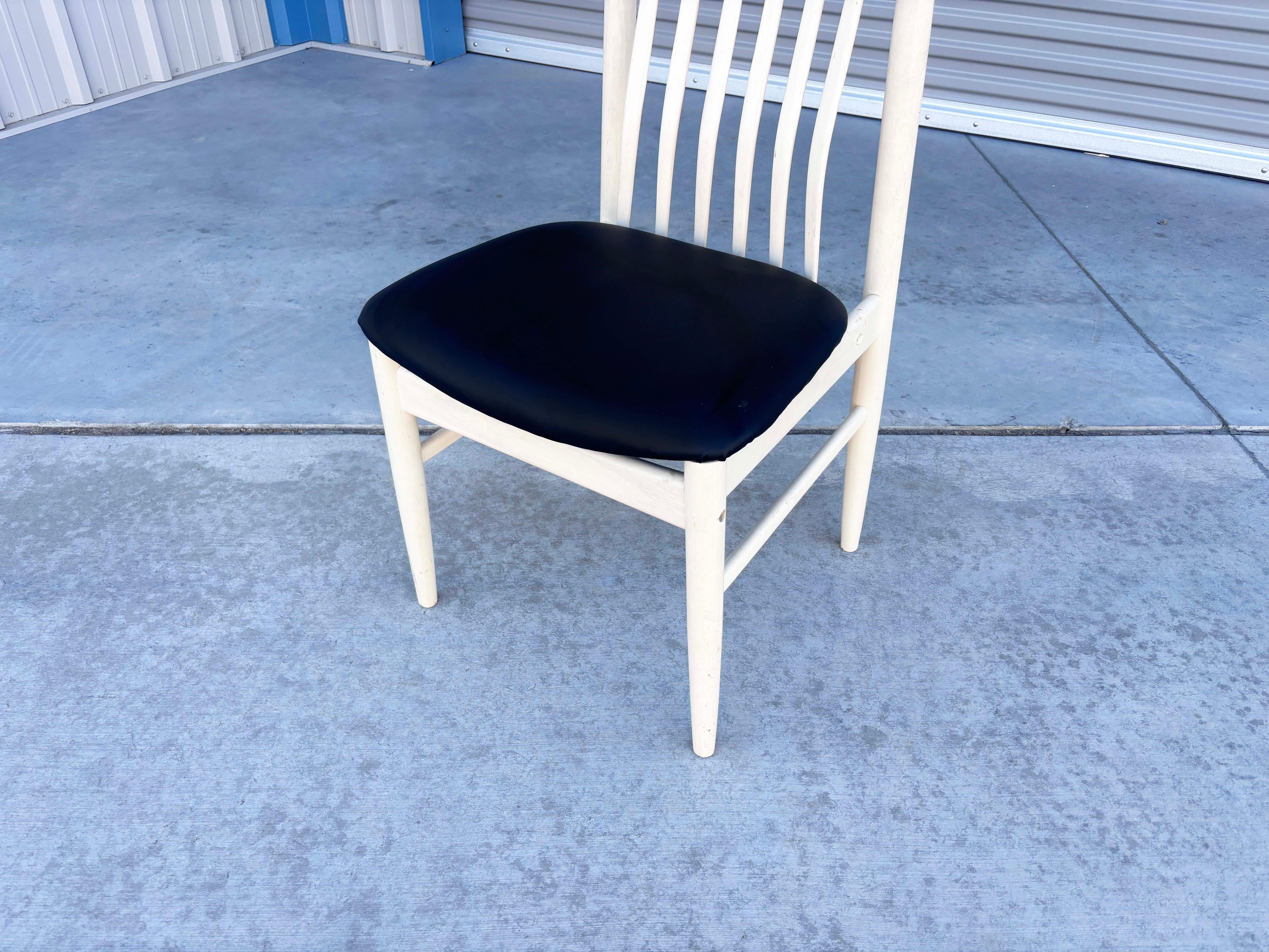 Sedie da pranzo in vinile del Mid Century - Set di 6 in vendita 4