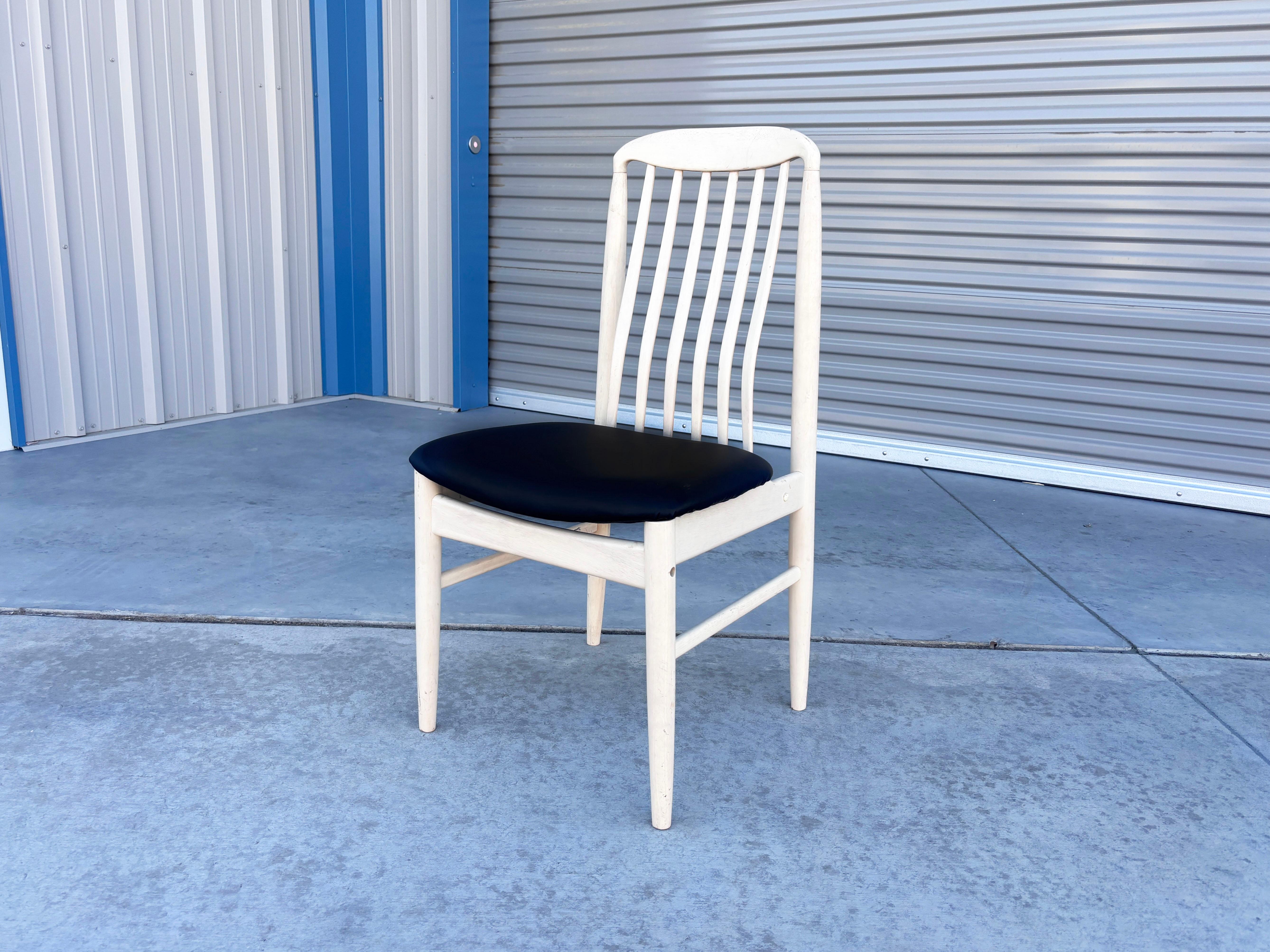 Sedie da pranzo in vinile del Mid Century - Set di 6 in vendita 7