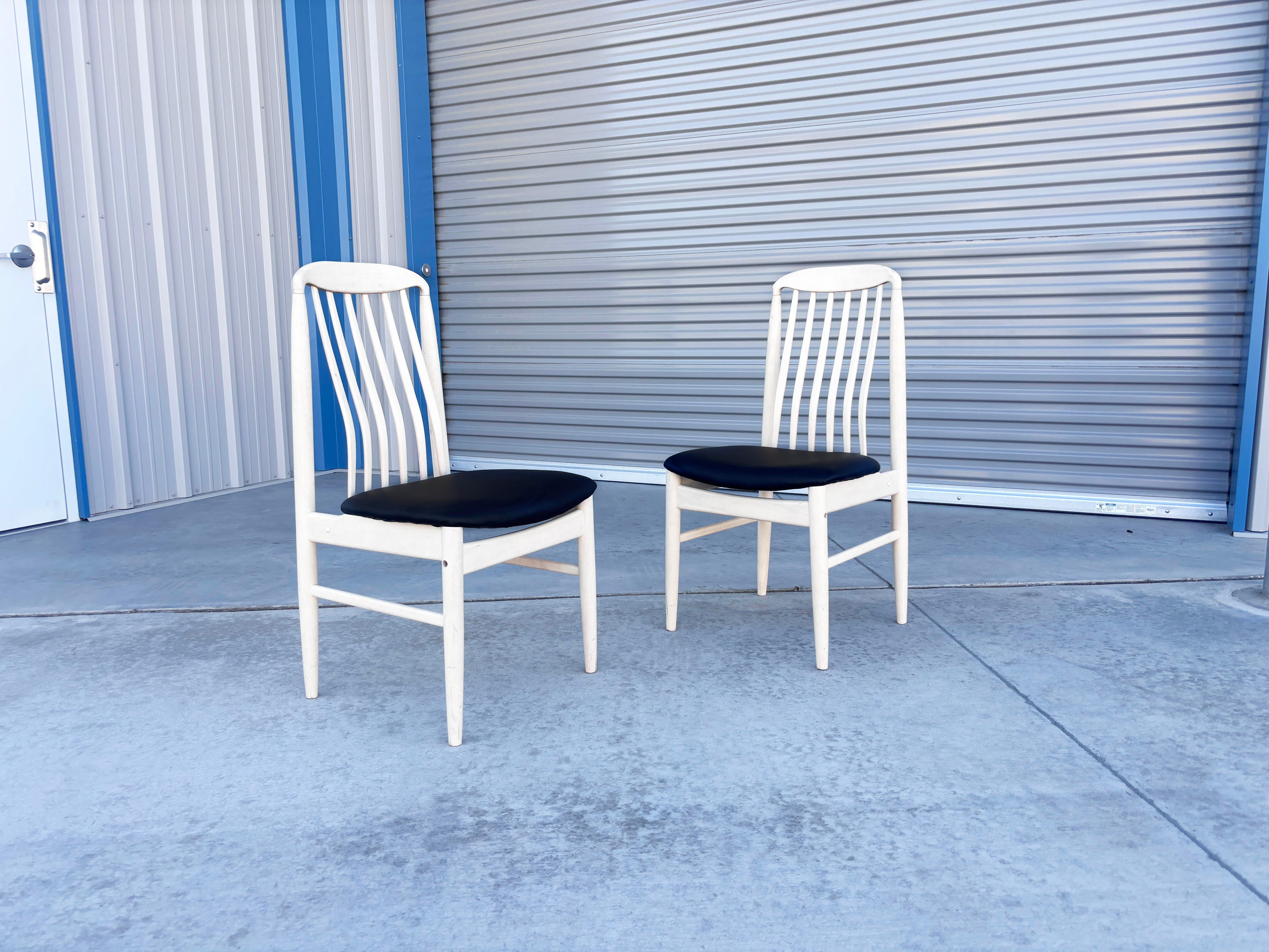 Sedie da pranzo in vinile del Mid Century - Set di 6 in vendita 1