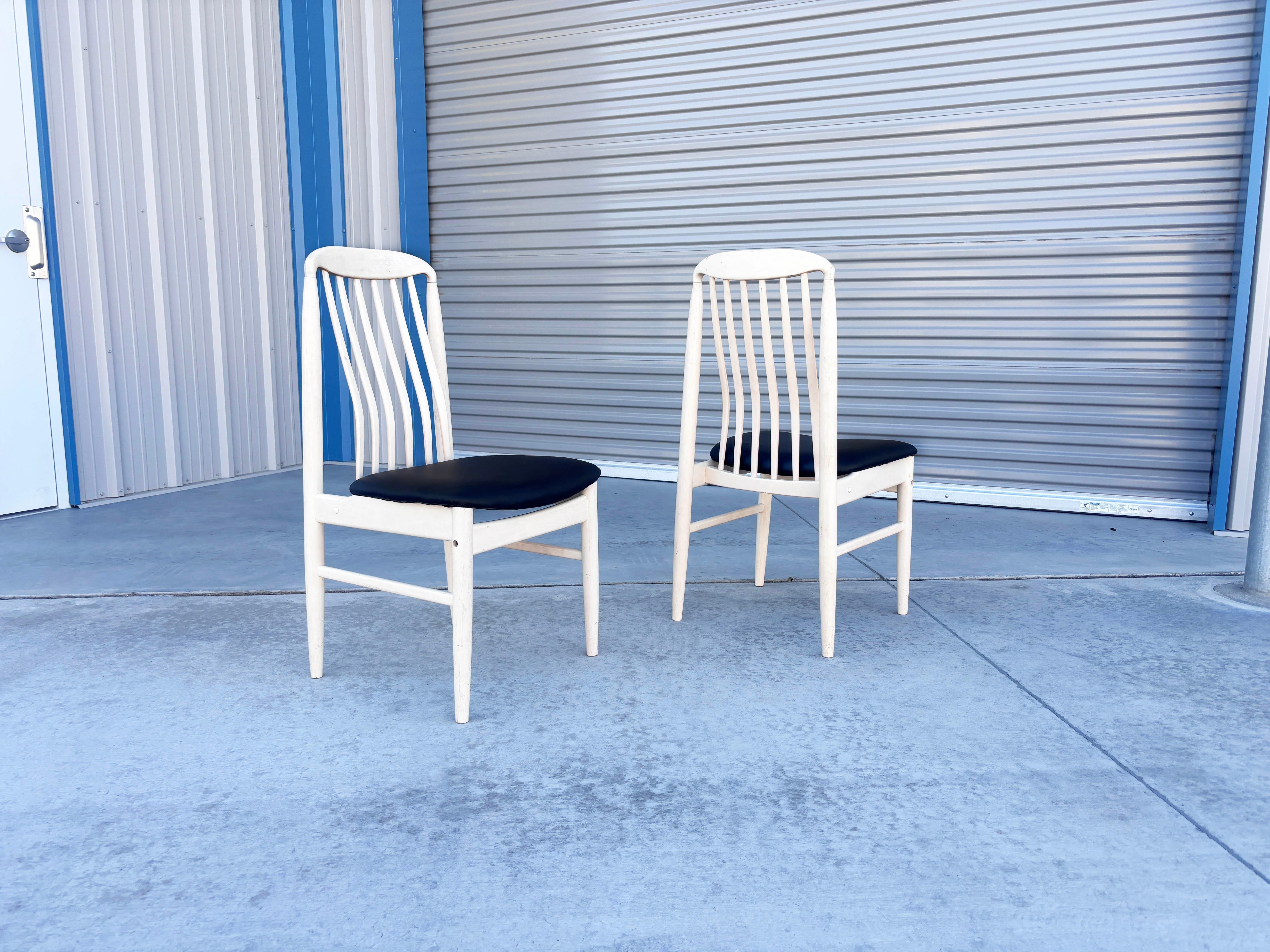 Sedie da pranzo in vinile del Mid Century - Set di 6 in vendita 2