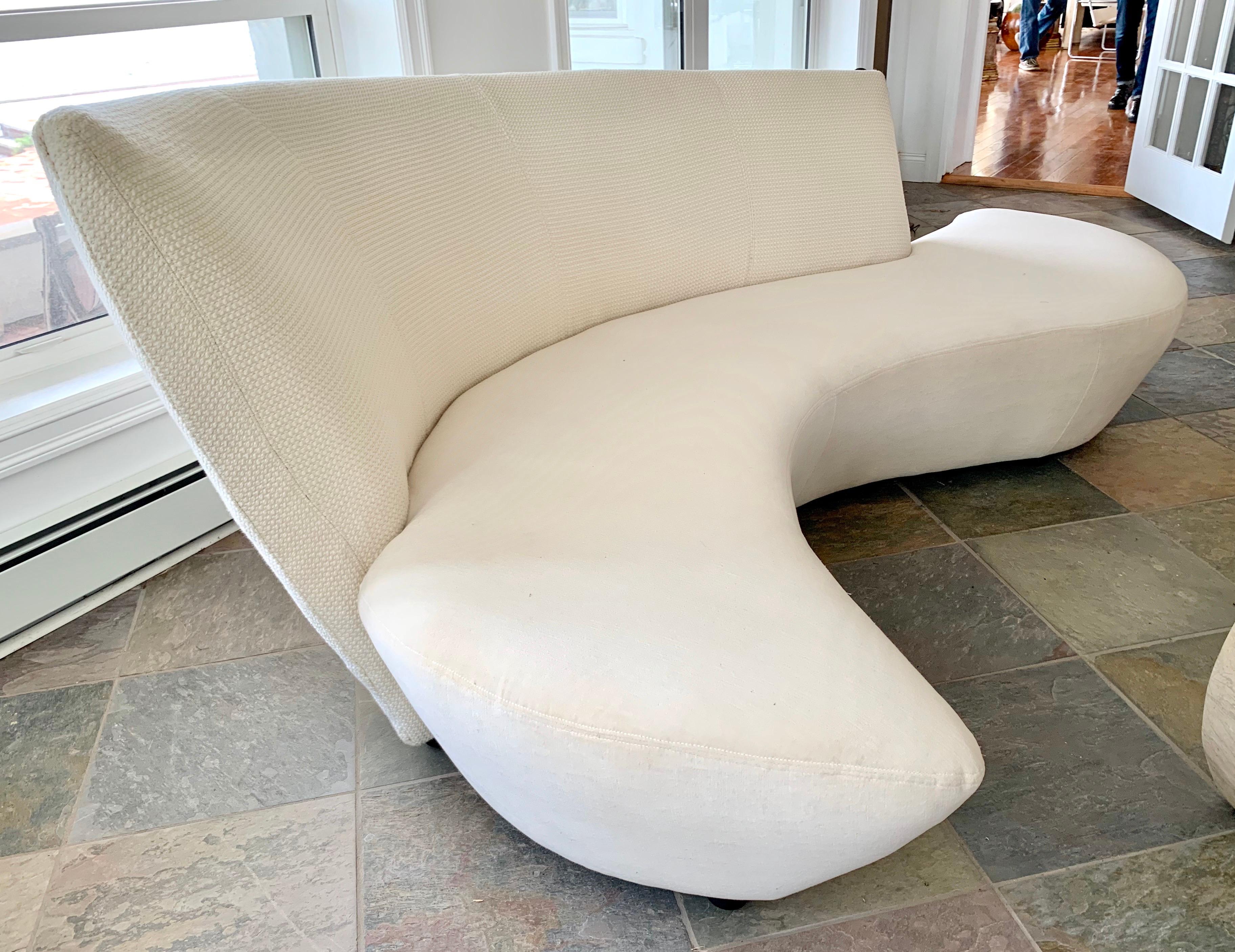 Midcentury Vladimir Kagan Bilbao Serpentine Curved Sofa In Good Condition In West Hartford, CT