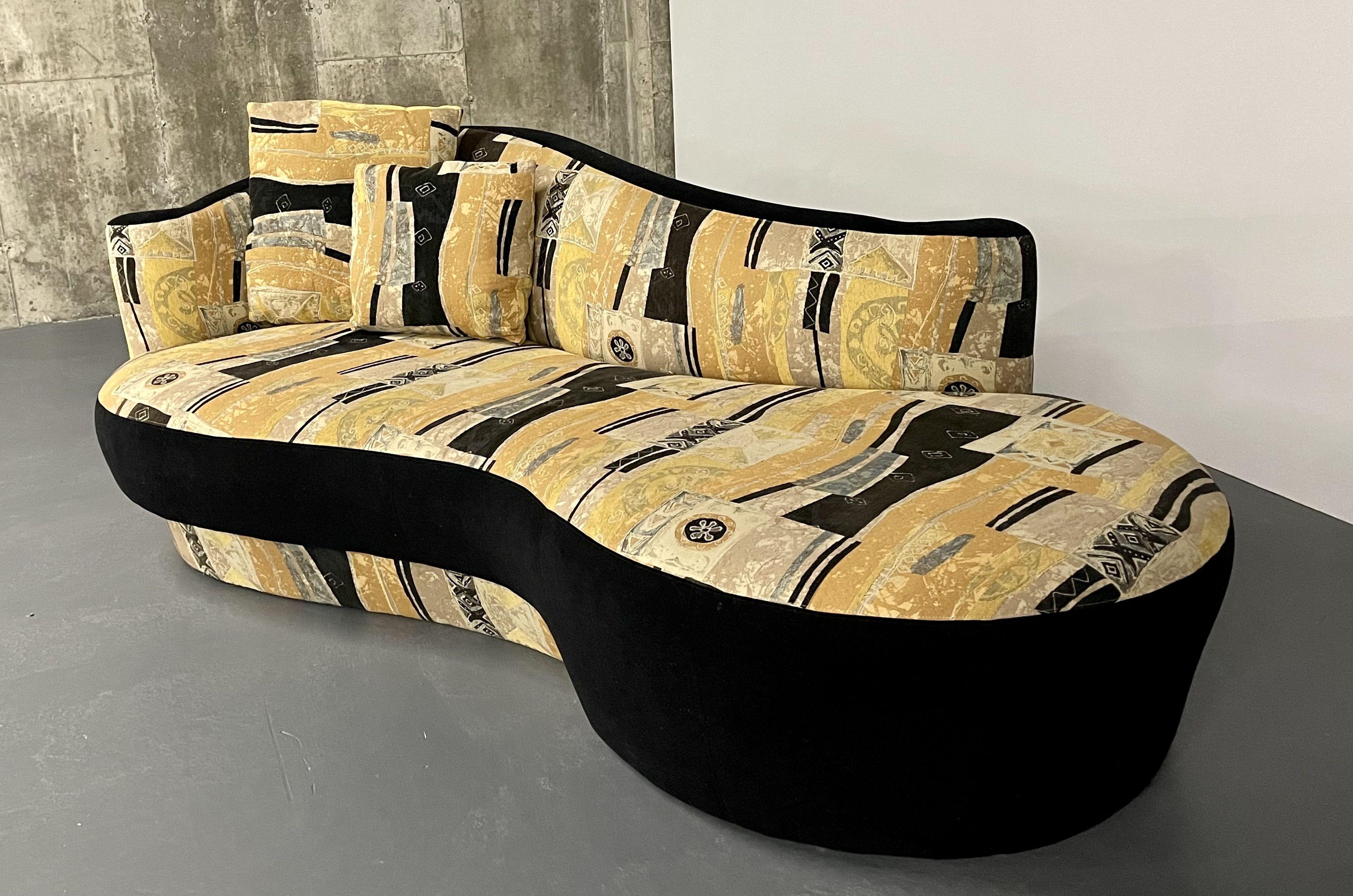 Mid-century Weiman for Preview Cloud Sofa, Nautilus, Kidney-Shape, American, 1970s.

Organic form sofa in the style of Vladimir Kagan, by Weiman for Preview, Labeled, in original 'Groovy Baby Groovy' fabric. The curved upper sits flat on the
