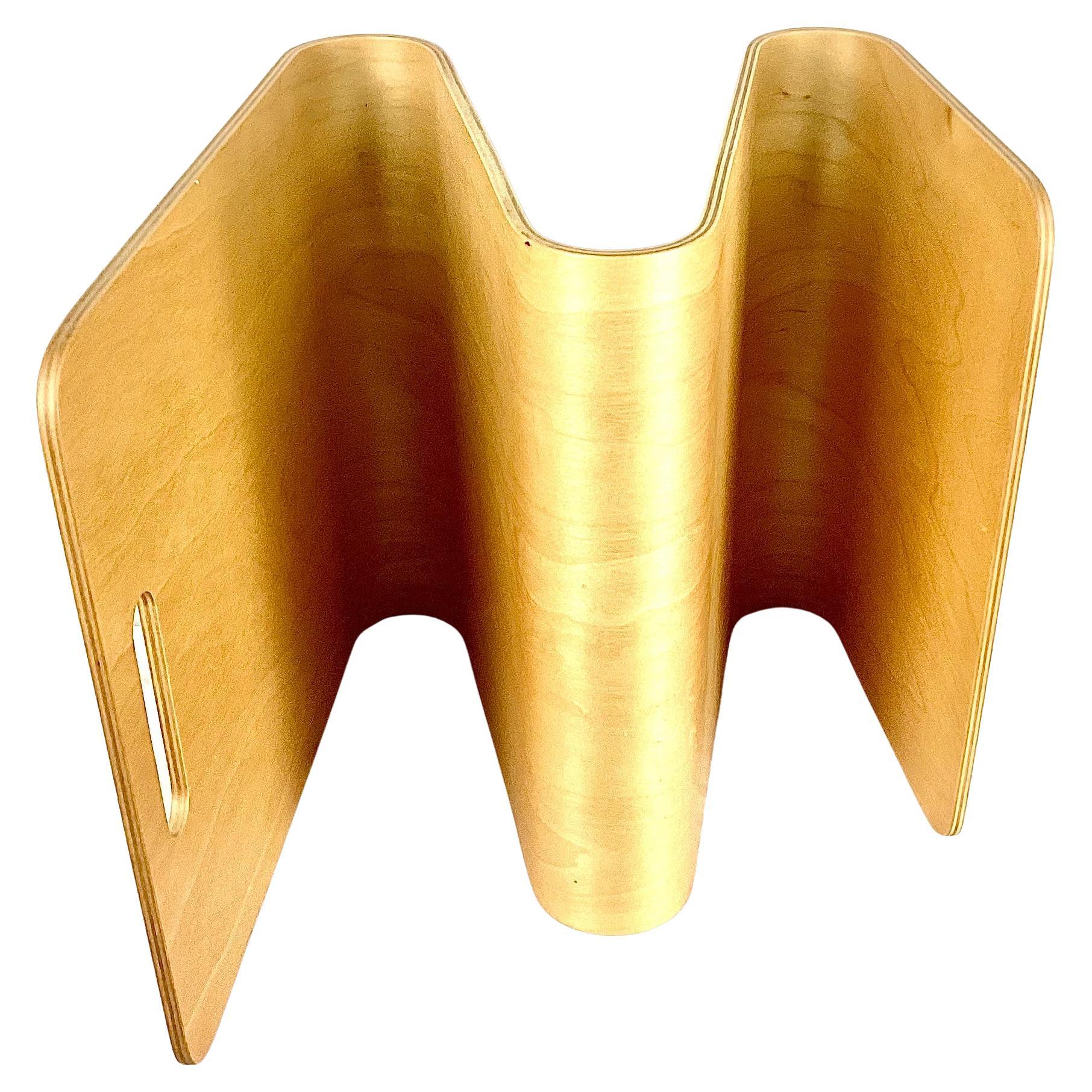 Porte-revues en contreplaqué moulé « W » du milieu du siècle dernier dans le style d'Alvar Aalto Bon état - En vente à Bradenton, FL