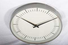 Horloge murale du milieu du siècle par LM Ericsson