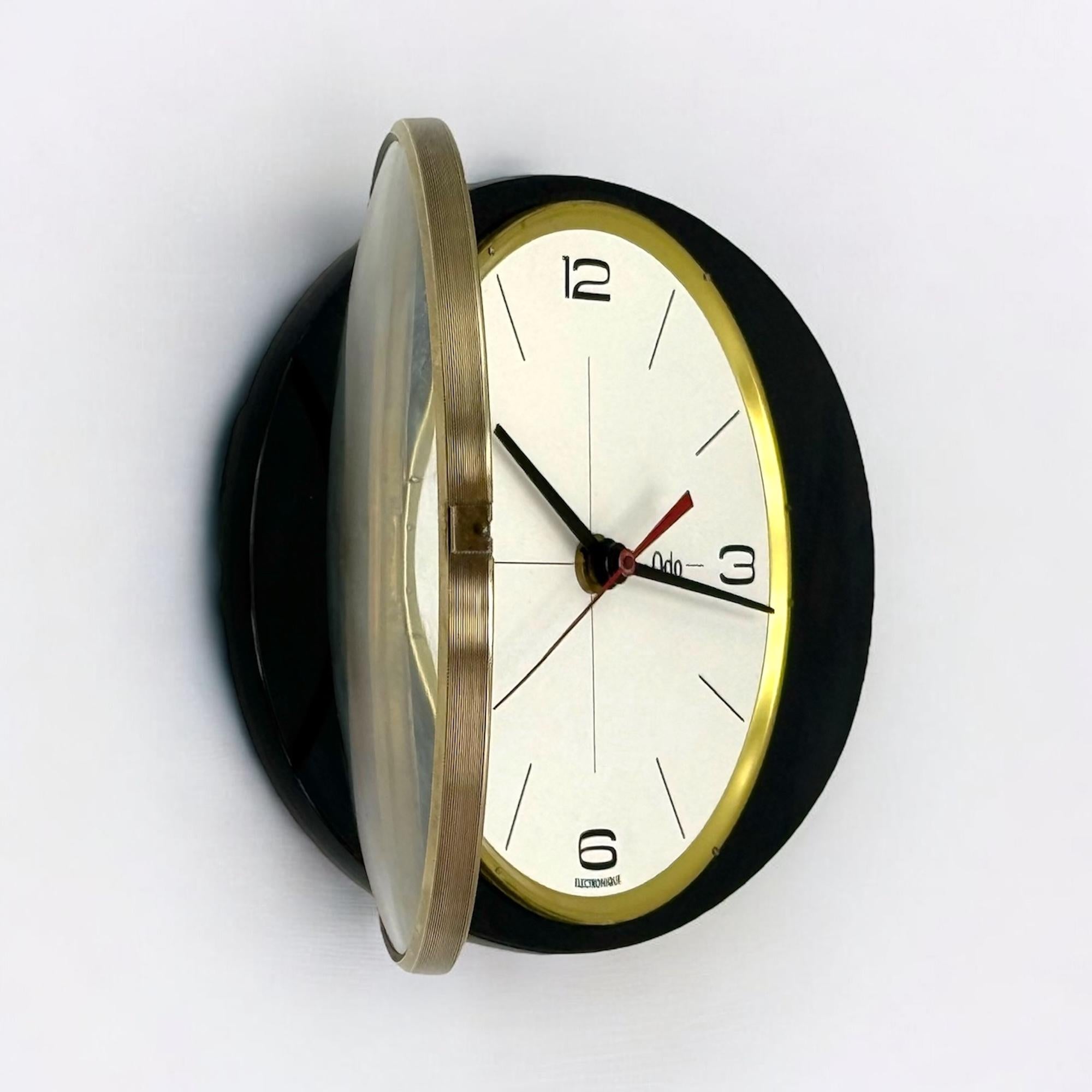 Ottone Mid Century Wall Clock in Black Formica and Brass by ODO France, 1950s 60s in vendita