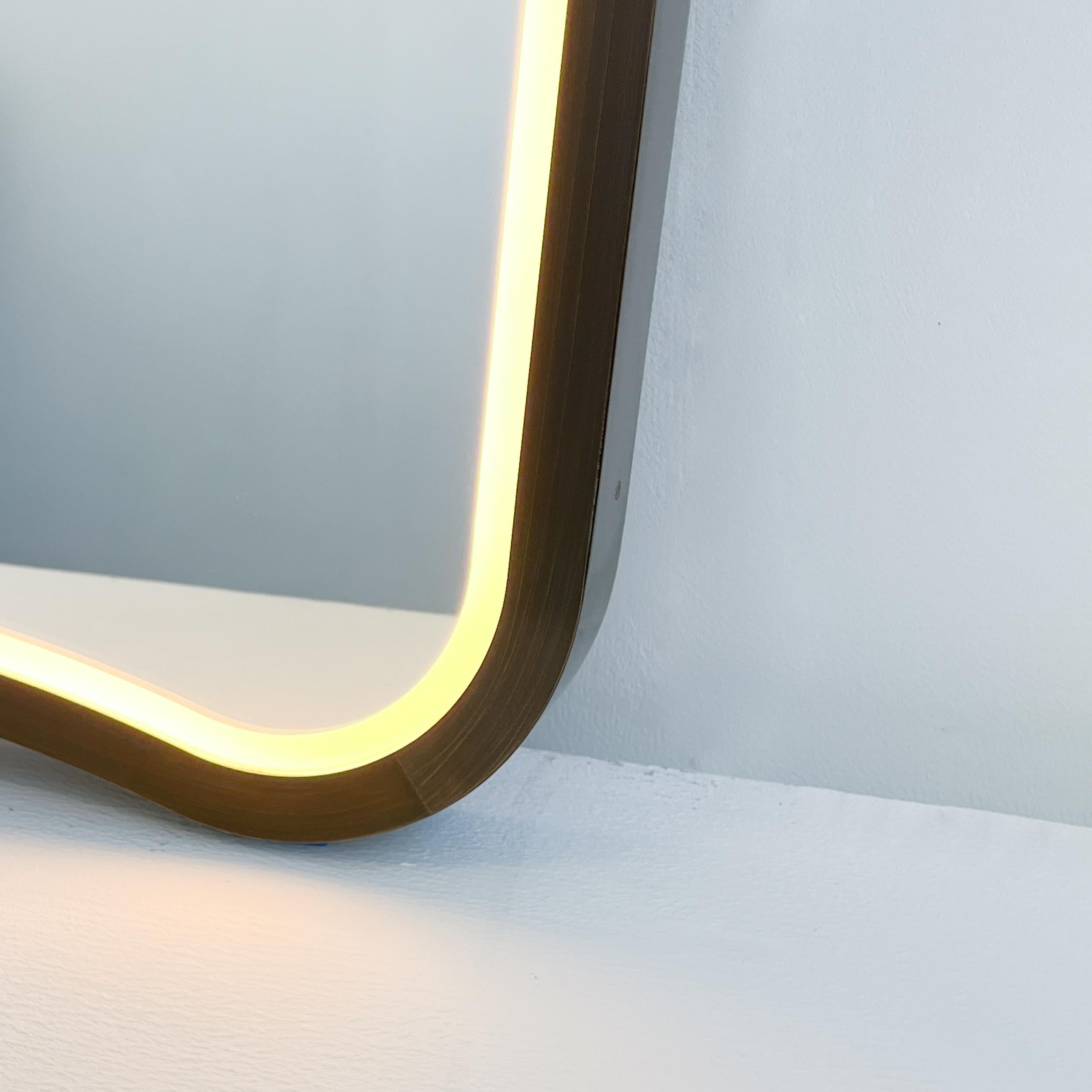 Laiton Miroir mural éclairant du milieu du siècle, cadre en bronze patiné, Vintage N.2 en vente