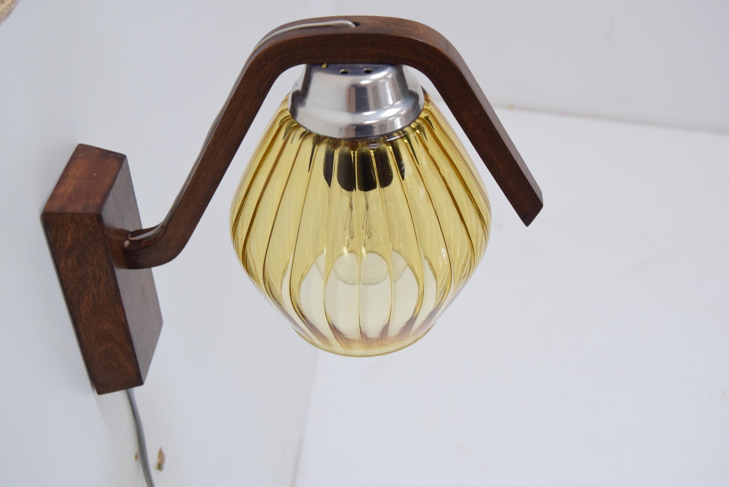 Mid-Century Wall Lamp by Drevo Humpolec, 1960’s In Good Condition In Praha, CZ
